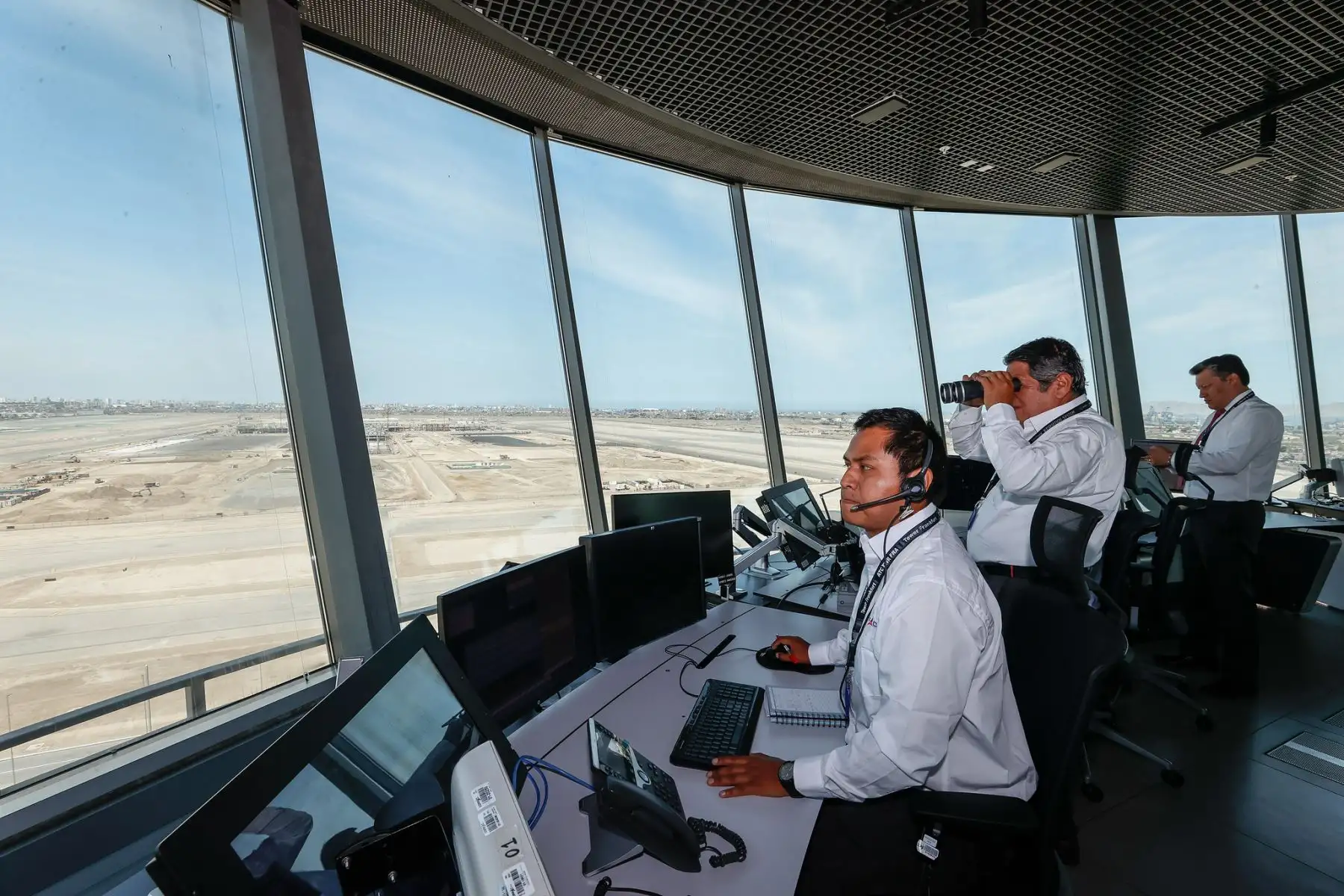 Presidenta Dina Boluarte participa en el inicio de operaciones de la segunda pista de aterrizaje del Aeropuerto Internacional Jorge Chávez y de la nueva torre de control. Foto: ANDINA/Prensa Presidencia