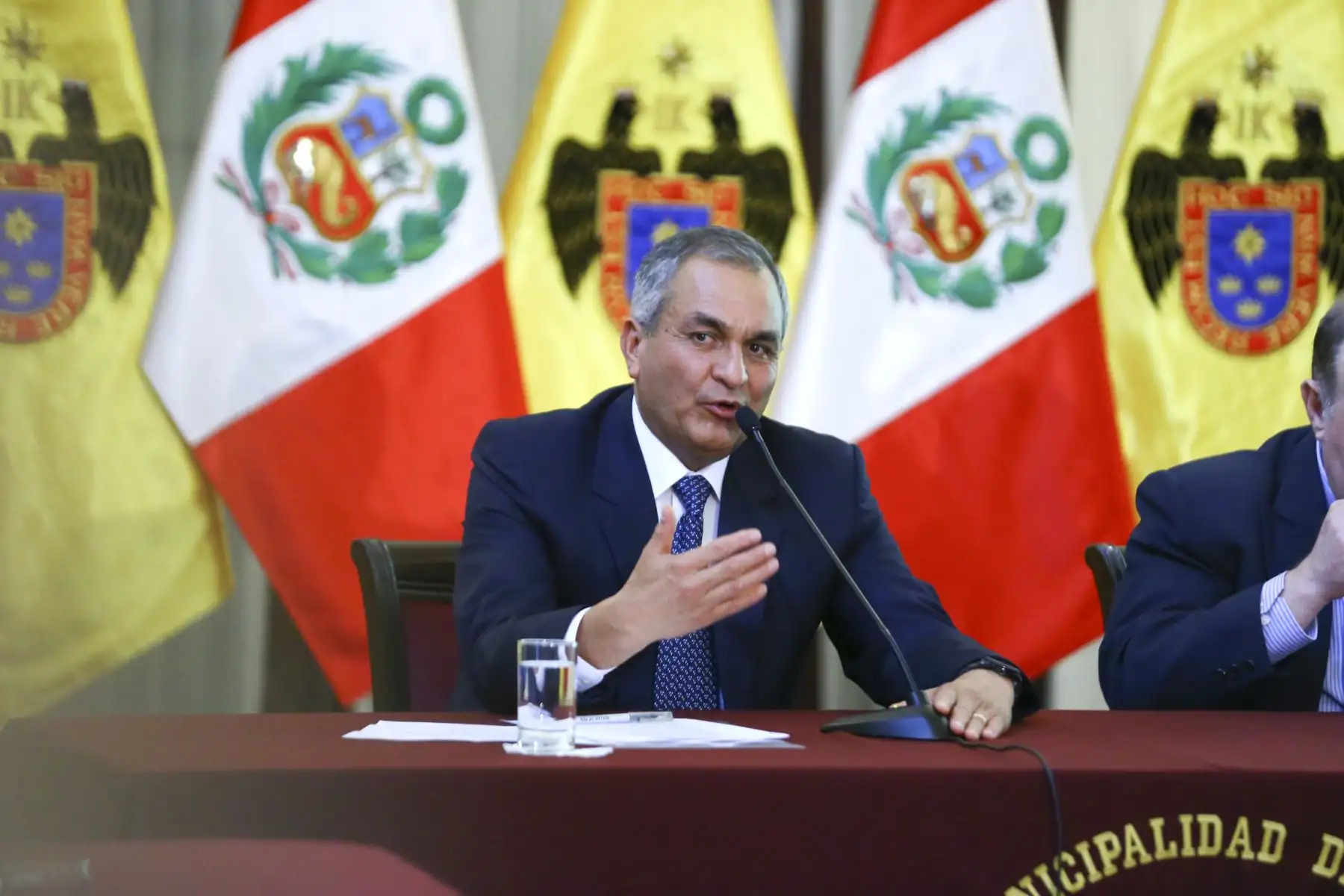 El ministro del Interior, Vicente Romero y el alcalde de Lima, Rafael López Aliaga, suscribieron un convenio interinstitucional con el fin de reforzar la capacidad operativa de la Policía Nacional para la seguridad ciudadana. Este convenio permitirá la entrega de 2000 motocicletas a la Policía Nacional que contribuirán al patrullaje en la ciudad.Foto: ANDINA/Eddy Ramos