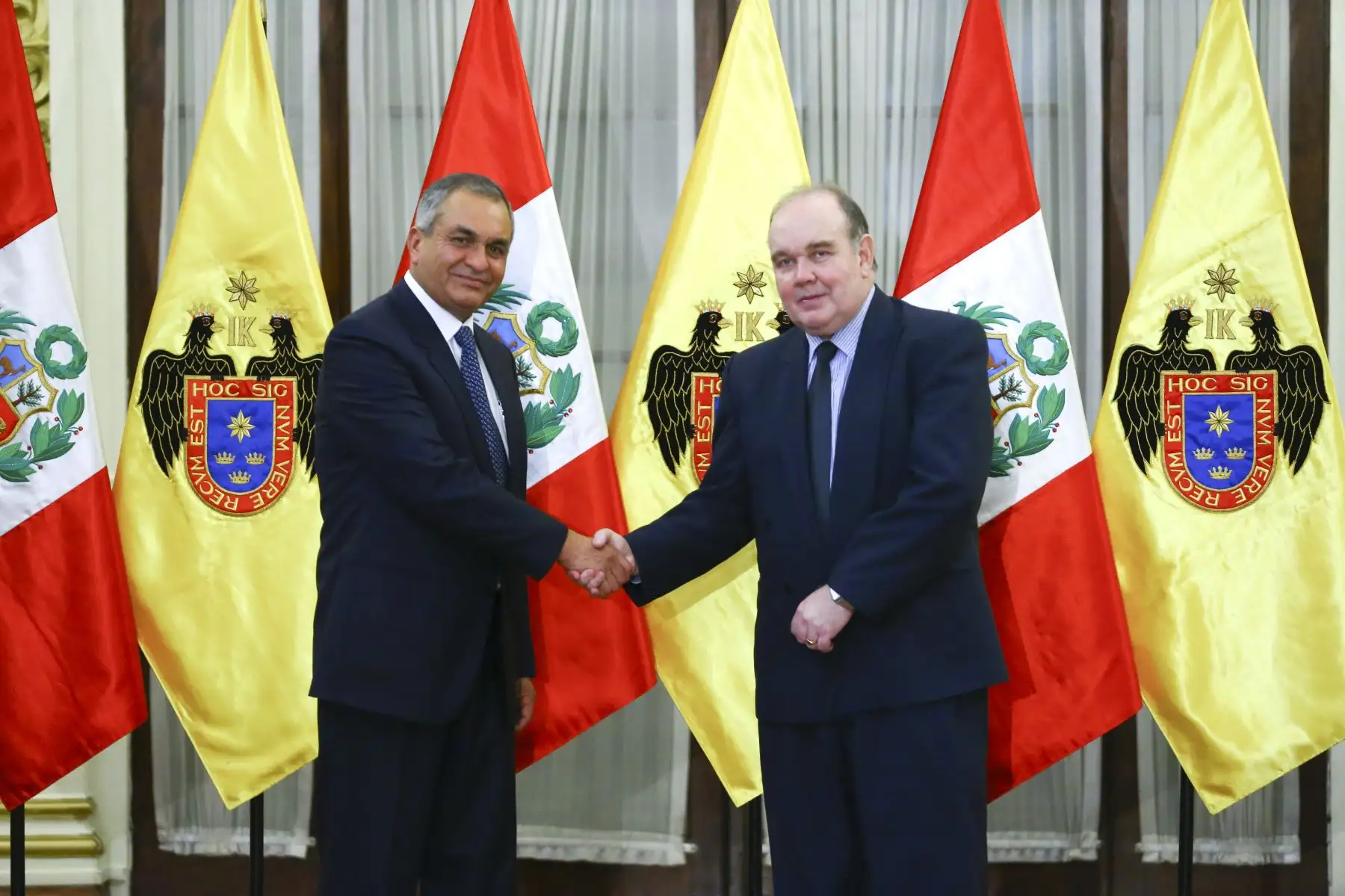 El ministro del Interior, Vicente Romero y el alcalde de Lima, Rafael López Aliaga, suscribieron un convenio interinstitucional con el fin de reforzar la capacidad operativa de la Policía Nacional para la seguridad ciudadana. Este convenio permitirá la entrega de 2000 motocicletas a la Policía Nacional que contribuirán al patrullaje en la ciudad.Foto: ANDINA/Eddy Ramos