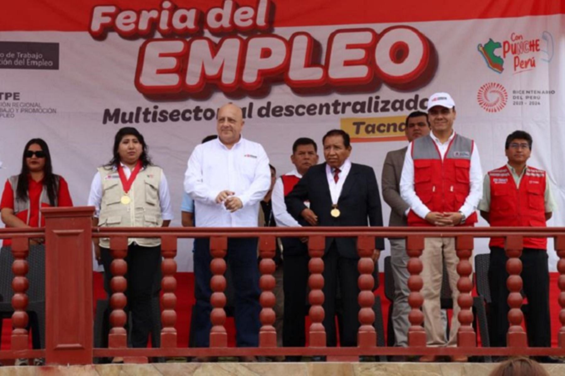 Ministro de Trabajo y Promoción del Empleo, Alfonso Adrianzén, inauguró la Feria del Empleo Multisectorial Descentralizada realizada en el distrito de Locumba, provincia de Jorge Basadre, región Tacna. Foto: Cortesía.