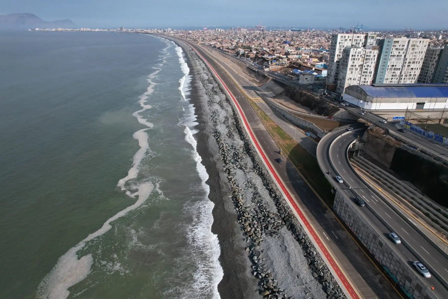 Segunda y última etapa de la Costa Verde-tramo Callao, que une Chorrillos con La Punta en 25 minutos y reduce la congestión vehicular a los conductores que van desde el sur hacia el aeropuerto internacional Jorge Chávez. Foto: ANDINA/ Daniel Bracamonte