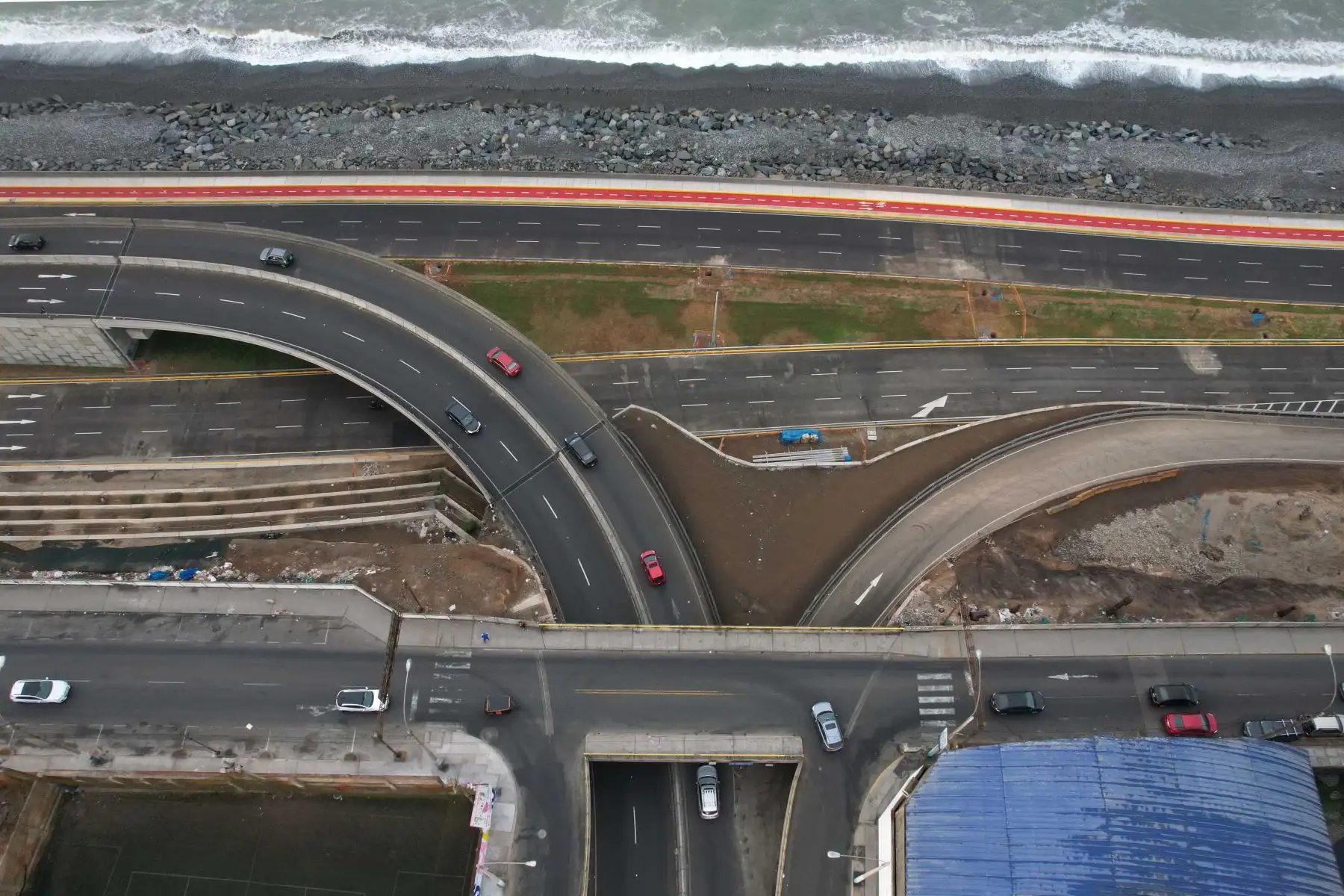 Esta obra beneficiará a miles de personas que vienen del sur con dirección al aeropuerto internacional Jorge Chávez, quienes podrán evitar la gran congestión vehicular de la avenida (Elmer) Faucett. Foto: ANDINA/ Daniel Bracamonte