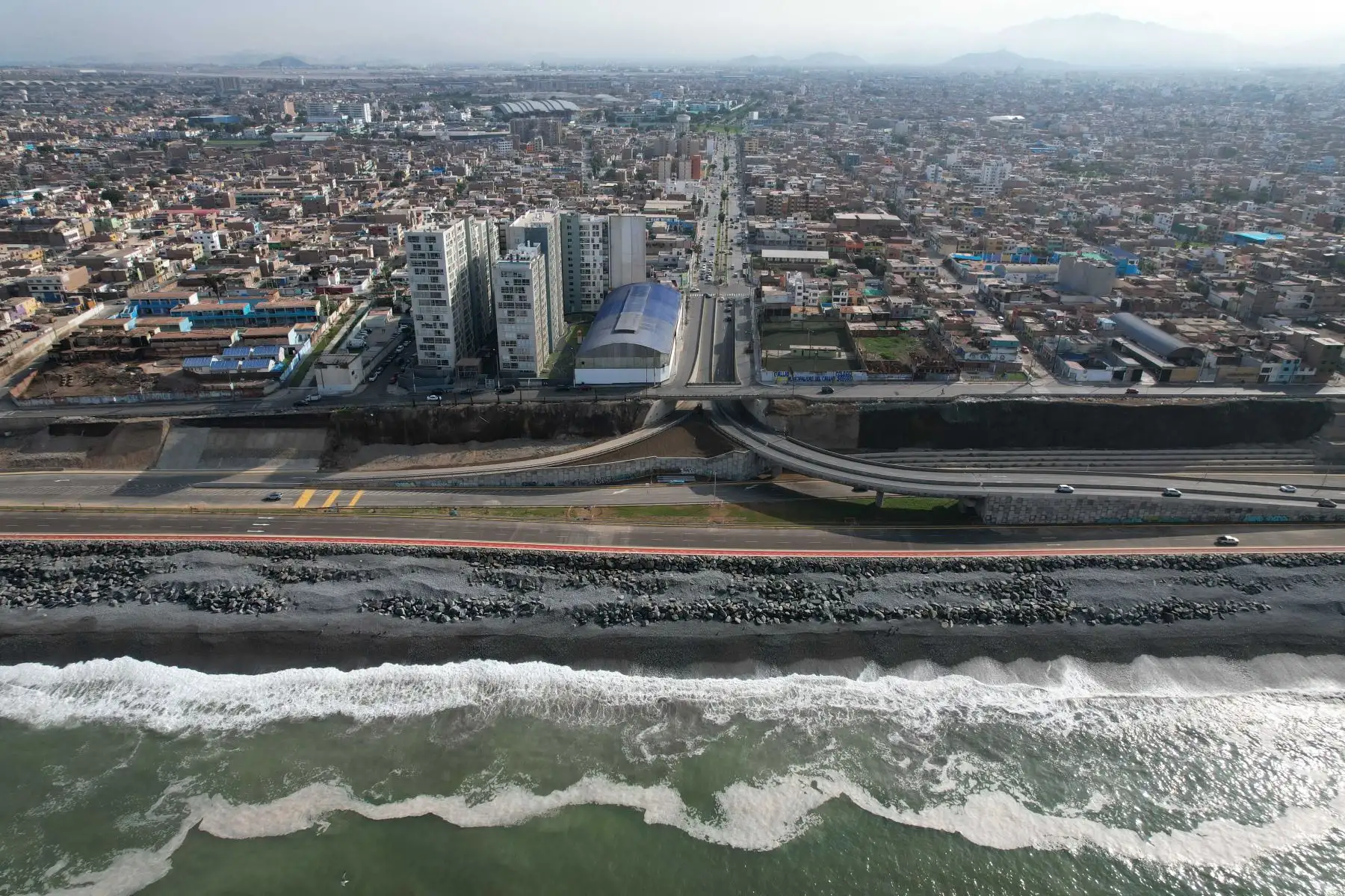 Esta obra beneficiará a miles de personas que vienen del sur con dirección al aeropuerto internacional Jorge Chávez, quienes podrán evitar la gran congestión vehicular de la avenida (Elmer) Faucett. Foto: ANDINA/ Daniel Bracamonte