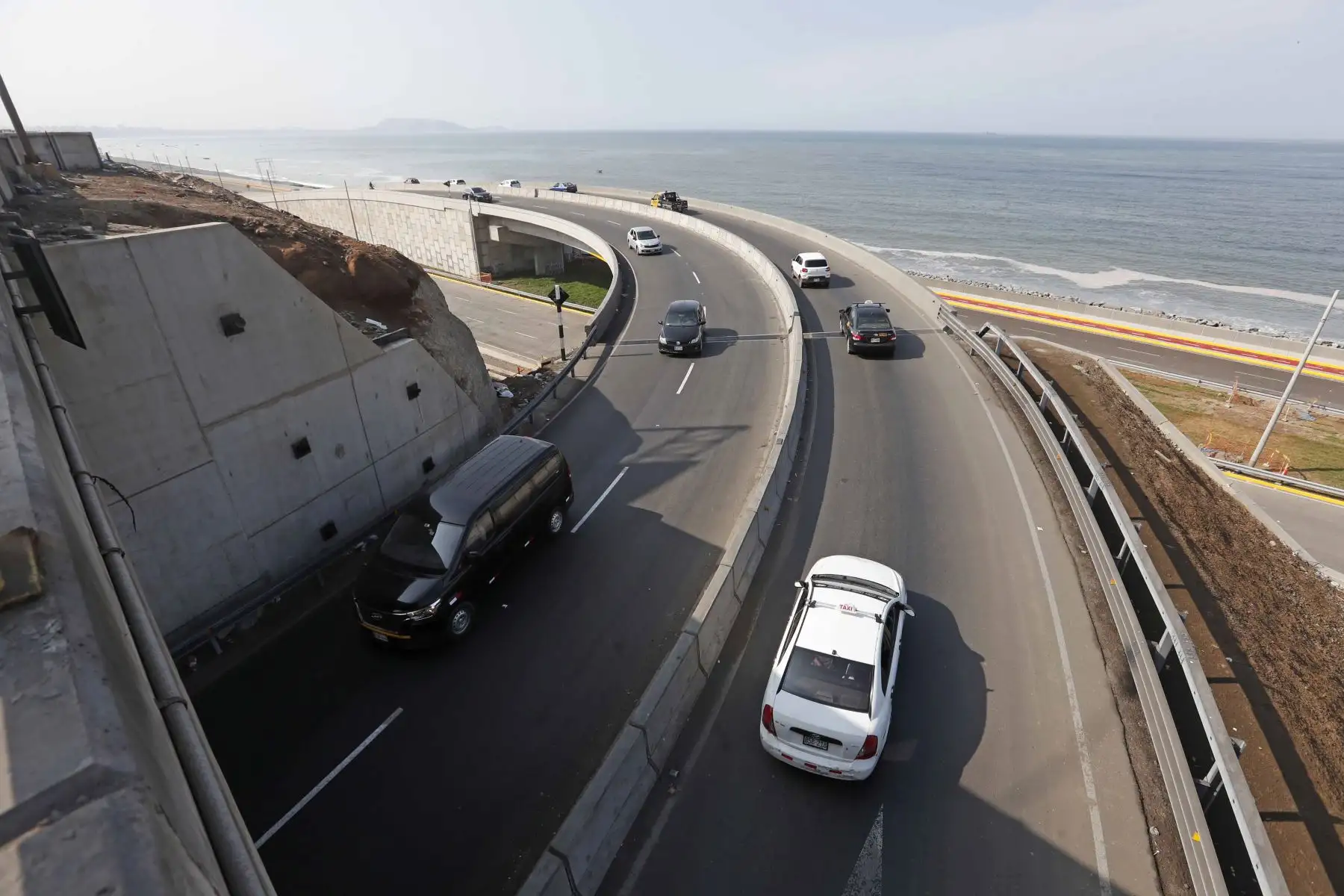 Si vienes desde el sur hacia aeropuerto Jorge Chávez puedes evitar gran parte de congestión de av. Elmer Faucett . Foto: ANDINA/ Daniel Bracamonte