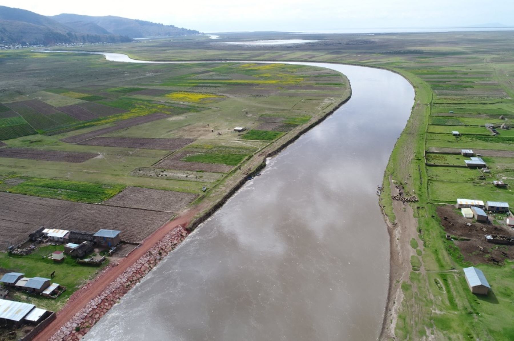 Según el Senamhi, el umbral hidrológico es un indicador que determina la peligrosidad del nivel del agua y del caudal de un río ya sea por su incremento en temporada de lluvias o su disminución en el periodo de vaciante.