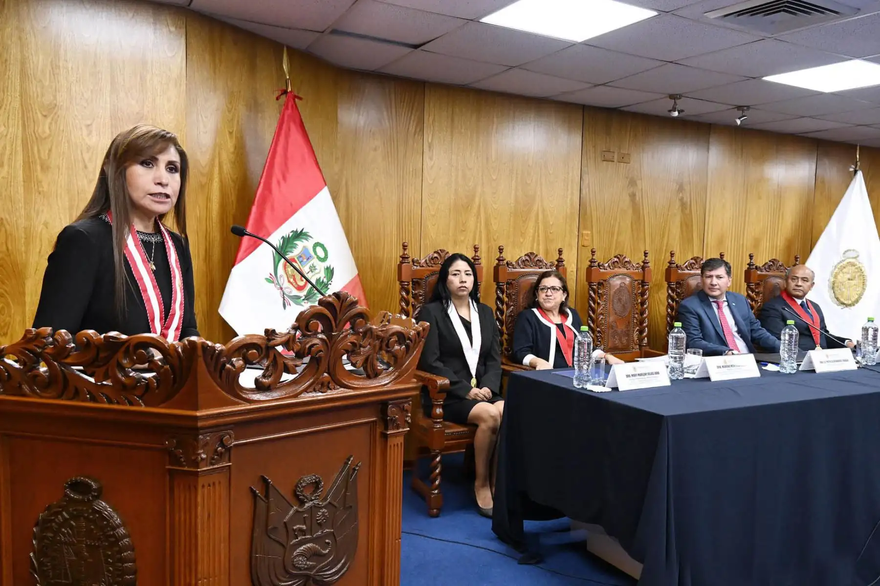 La titular del Ministerio Público, Patricia Benavides, presentó al equipo especial y aseguró que este grupo de trabajo, conformado por 12 fiscales, darán con los responsables de los presuntos delitos y vulneraciones a los derechos humanos durante las protestas sociales. Foto: Difusión
