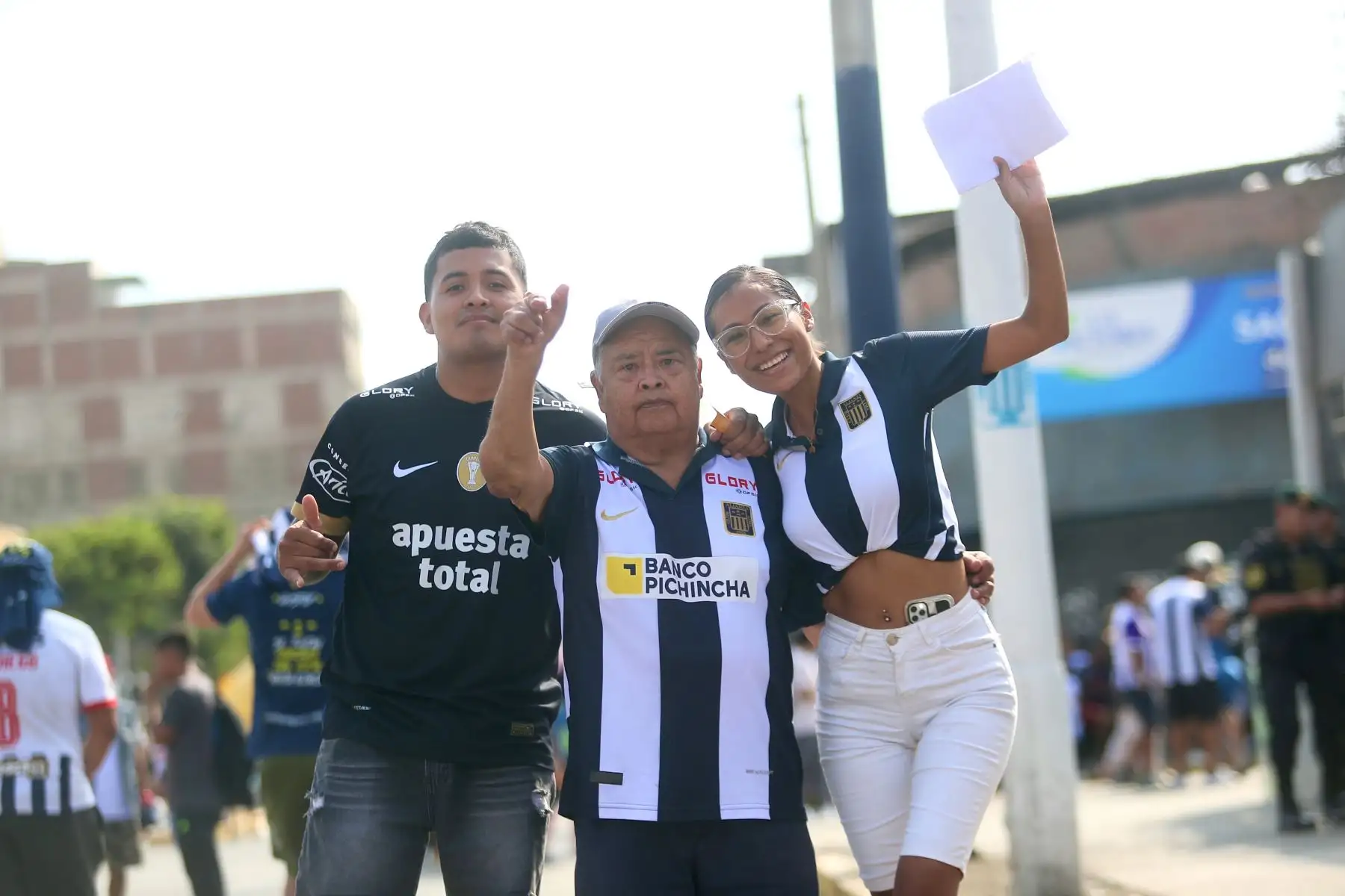 Miles de hinchas asisten al  Estadio Alejandro Villanueva de Matute donde Alianza Lima recibe al brasileño Athletico Paranaense por la fase de grupos de la Copa Libertadores 2023.
Foto: ANDINA/Ricardo Cuba