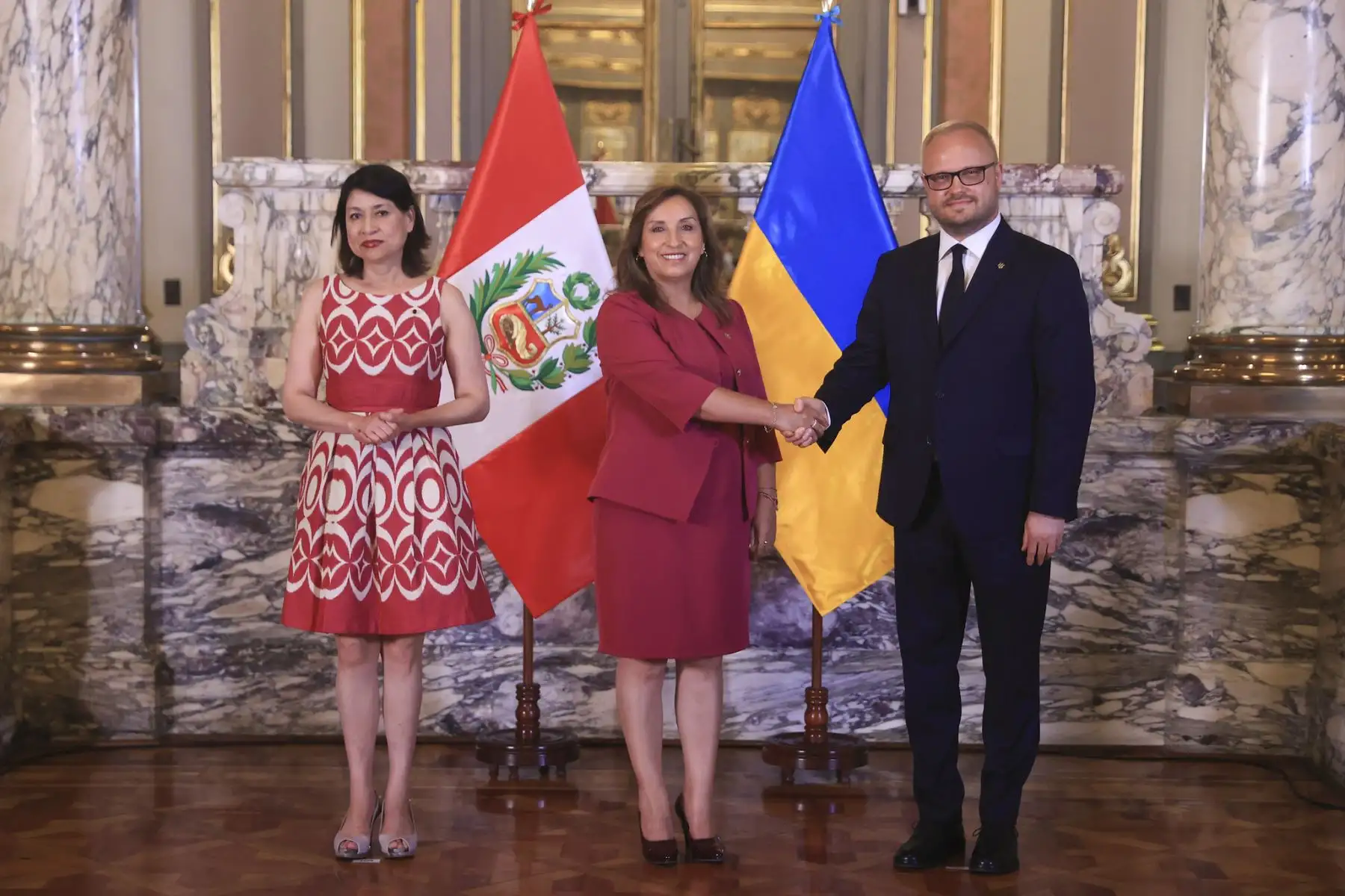 Presidenta Dina Boluarte recibió cartas credenciales del embajador de Ucrania, Yuriy Polyukhovych, en Palacio de Gobierno.
Foto: ANDINA/Prensa Presidencia
