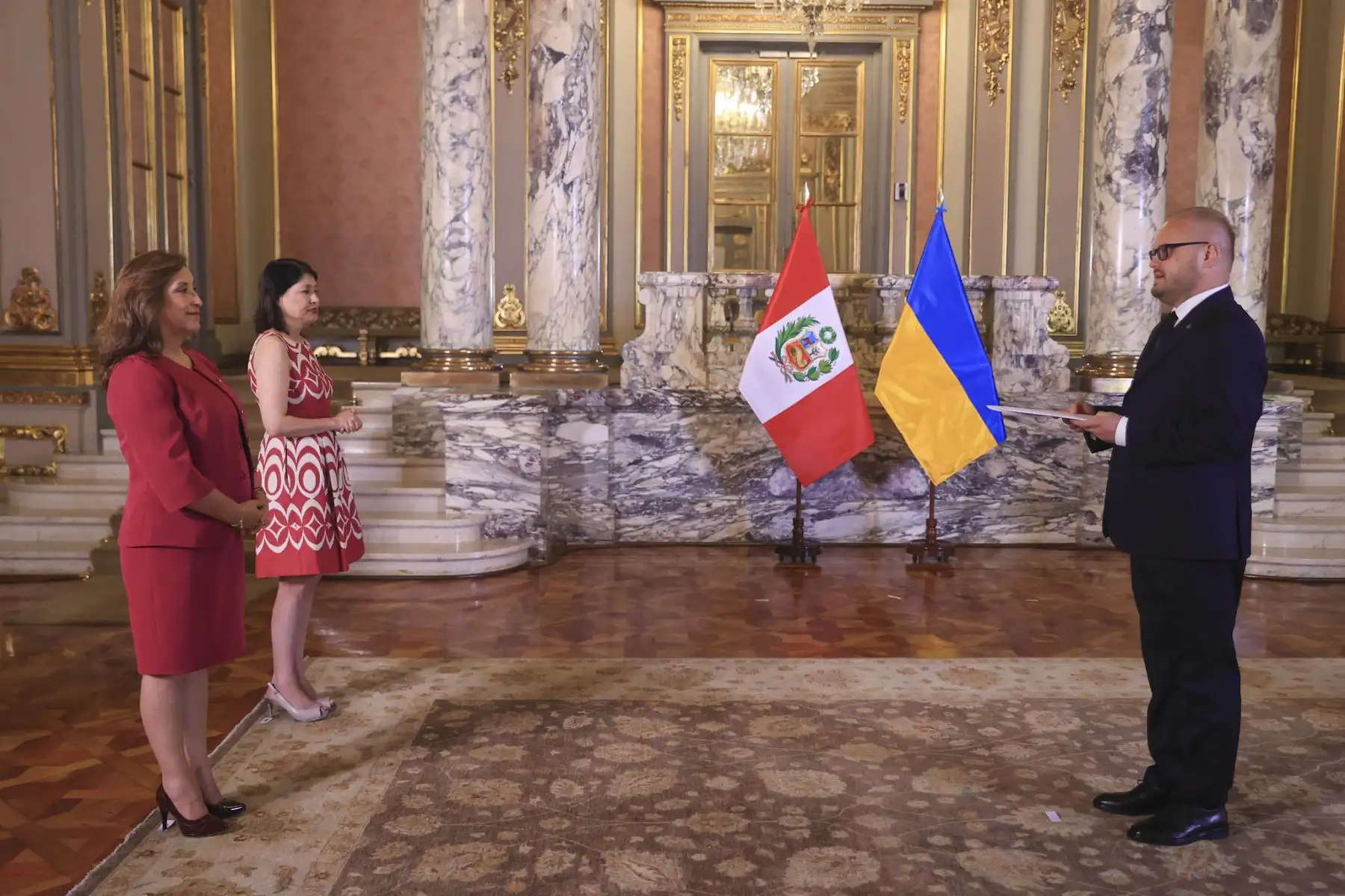 Presidenta Dina Boluarte recibió cartas credenciales del embajador de Ucrania, Yuriy Polyukhovych, en Palacio de Gobierno.
Foto: ANDINA/Prensa Presidencia