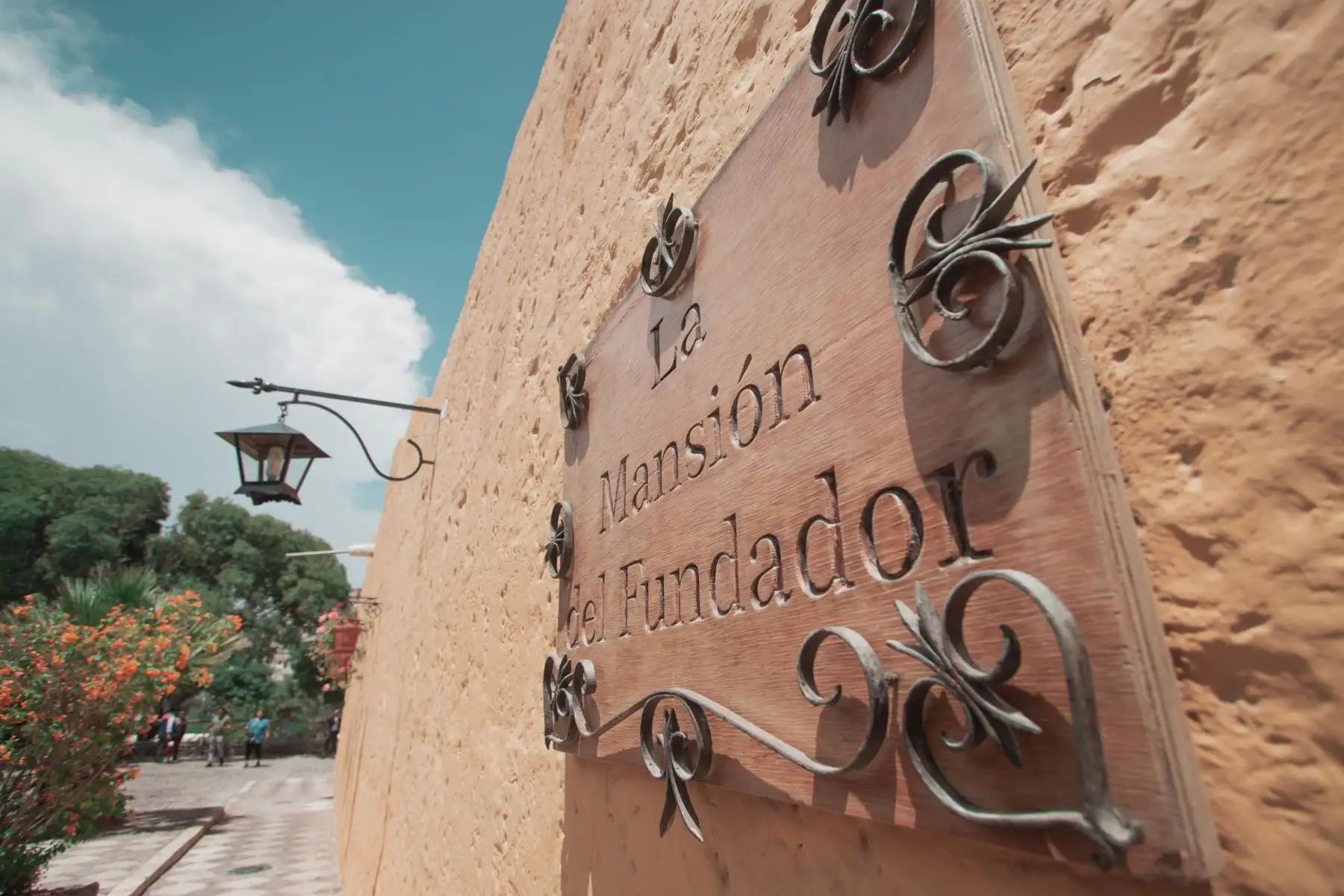 Cientos de personas acompañan el recorrido del Vía Crucis hasta llegar a lo alto del mirador de Kasapatac, uno de sus principales atractivos turísticos.
Foto: Municipalidad de Hunter/Difusión