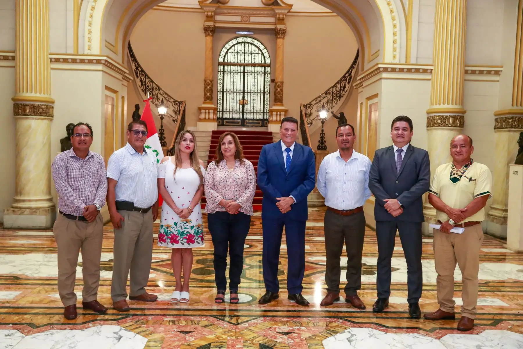Presidenta de la república, Dina Boluarte, sostuvo reunión de trabajo con los congresistas Juan Carlos Celis y Cheryl Trigozo, además de autoridades de la región Loreto y San Martín.

Foto: ANDINA/Difusión