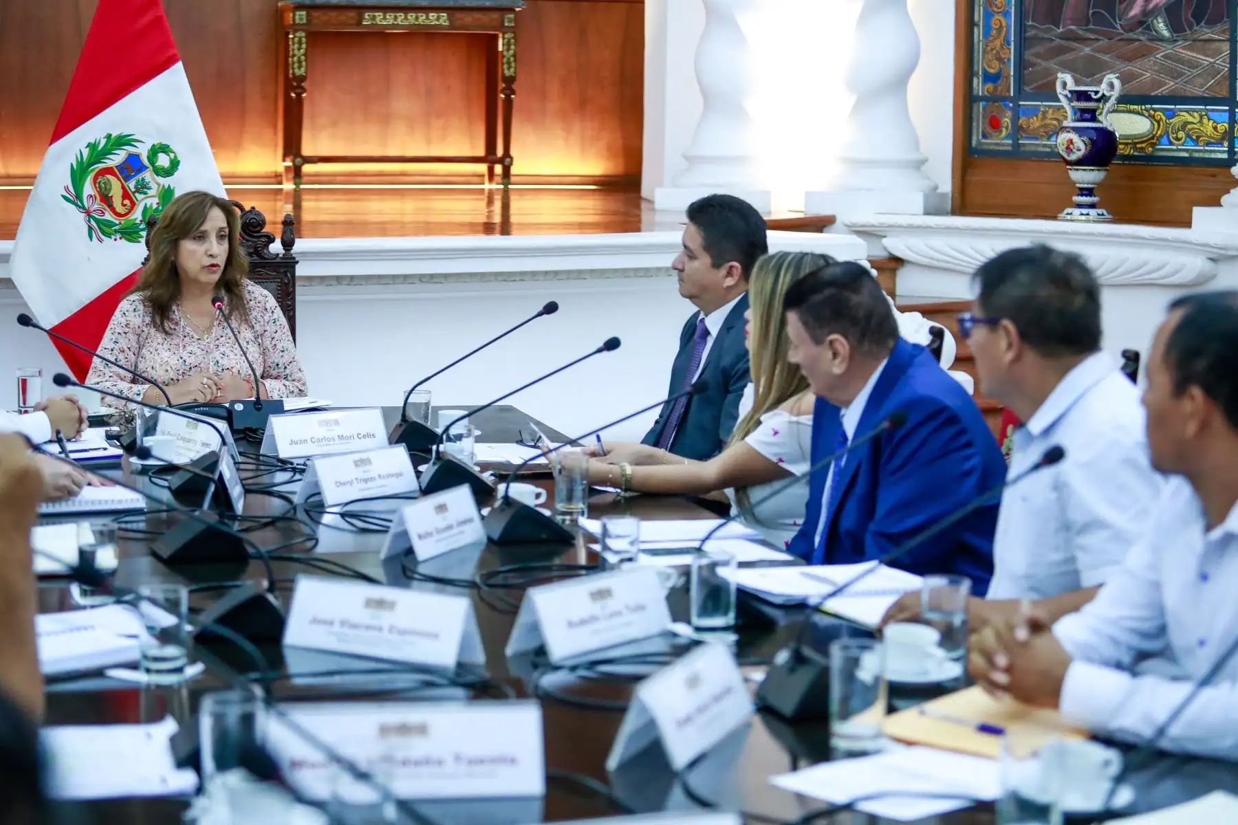 Presidenta de la república, Dina Boluarte, sostuvo reunión de trabajo con los congresistas Juan Carlos Celis y Cheryl Trigozo, además de autoridades de la región Loreto y San Martín.

Foto: ANDINA/Difusión