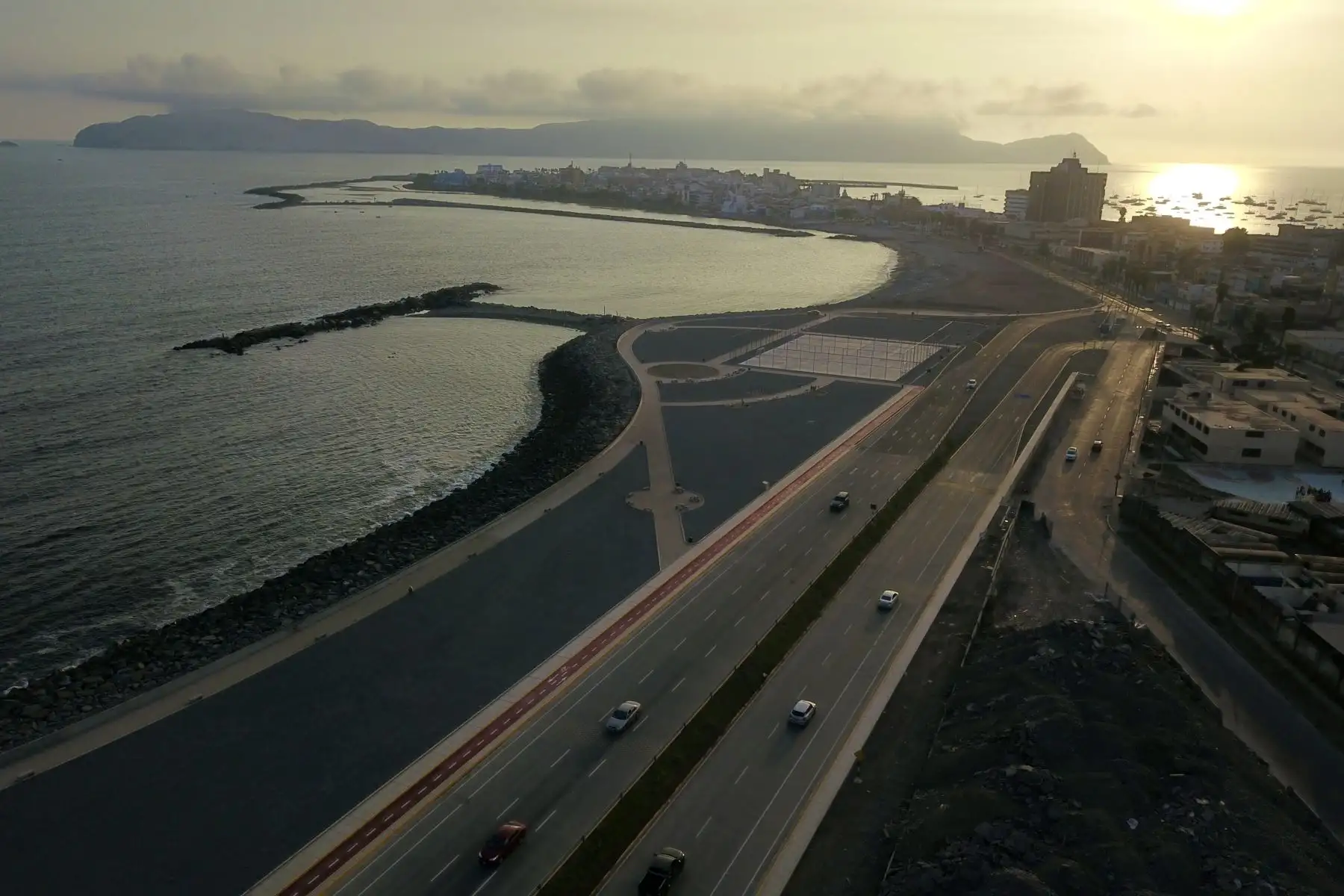 Segunda y última etapa de la Costa Verde-tramo Callao, que une Chorrillos con La Punta en 25 minutos y reduce la congestión vehicular a los conductores que van desde el sur hacia el aeropuerto internacional Jorge Chávez. Foto: ANDINA/ Daniel Bracamonte