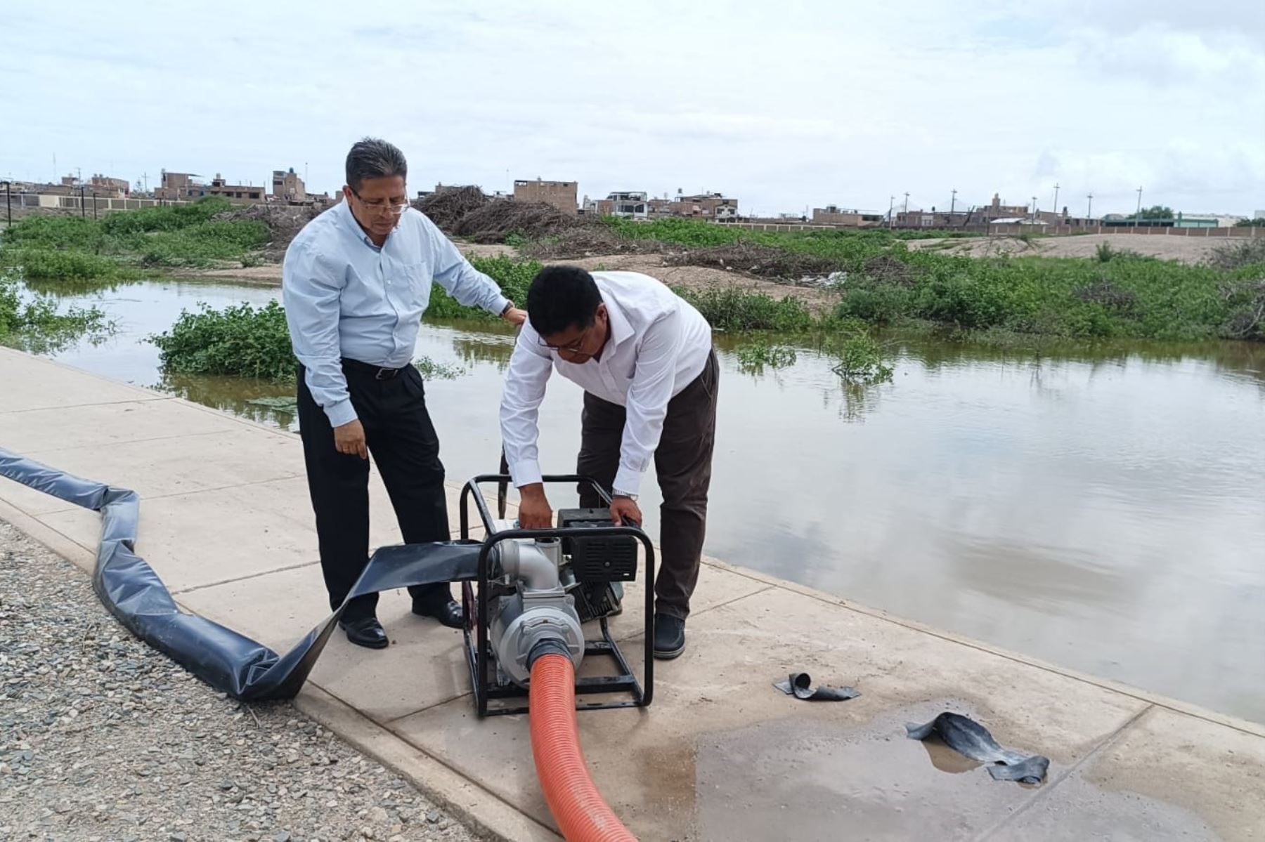 Las áreas externas del colegio nacional San José de Chiclayo también resultaron inundadas por las lluvias intensas.