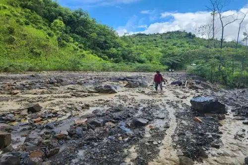 Se ha advertido el posible colapso de la línea de conducción del sistema de agua en el sector Punkumayo, región Ayacucho.