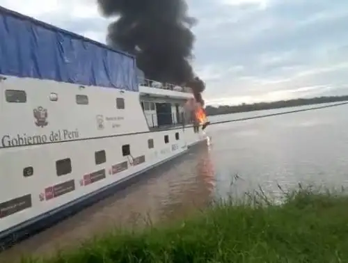 Dos miembros de la Marina de Guerra del Perú resultaron heridos tras una explosión registrada en la sala de máquinas de una embarcación PIAS que surcaba el río Amazonas, región Loreto.