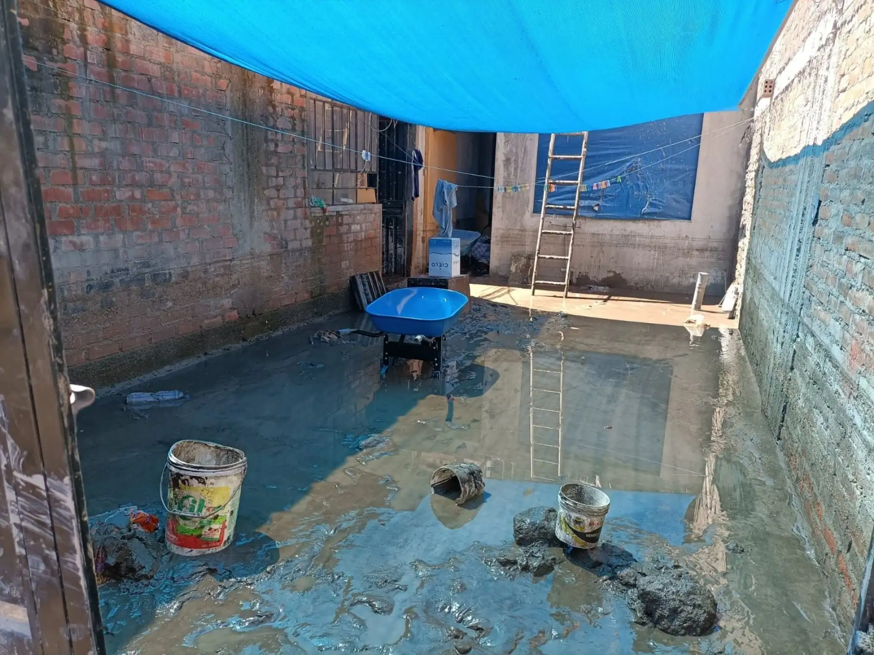 Las viviendas ubicadas en el distrito de Paucarpata, provincia de Arequipa, fueron las más afectadas por las lluvias intensas registradas anoche. Foto: Rocío Méndez.