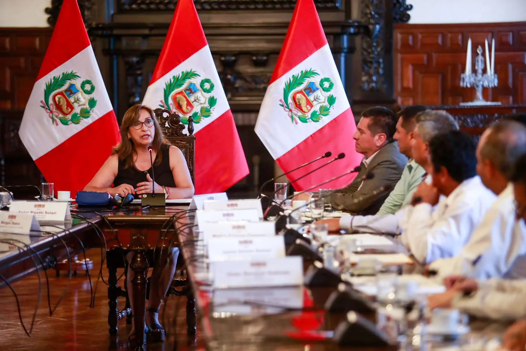Presidenta de la república, Dina Boluarte, sostuvo reunión con el congresista Luis Aragón y autoridades de la mancomunidad amazónica de la provincia de la Convención, región Cusco.
Foto: ANDINA/Difusión