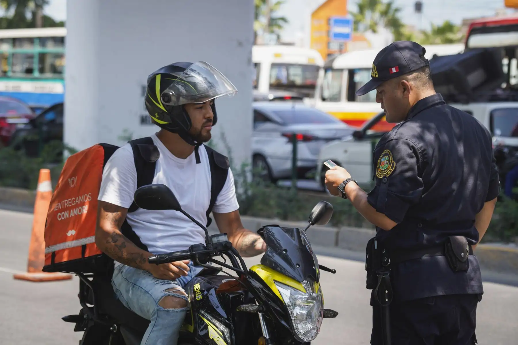 En el operativo conjunto, participaron unos 100 agentes, entre personal de Serenazgo, Tránsito, Brigadistas de la Unidad de Rescate, Grupo de Intervenciones Rápidas (GIR); asimismo, efectivos policiales de las comisarías de Surco, de la dirección de Tránsito, la Dirincri, Interpol y Migraciones.

Foto: ANDINA/Difusión