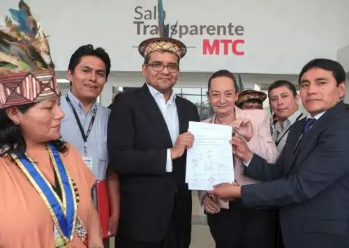 Funcionarios del MTC se reunieron con dirigentes de comunidades nativas de Pasco donde se informó que se realizarán trabajos de mantenimiento vial en la carretera Villa Rica-Puerto Bermúdez. ANDINA/Difusión