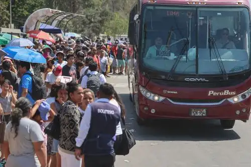 Los inspectores de la Sutran combatirán el transporte informal durante este feriado largo. ANDINA/Andrés Valle