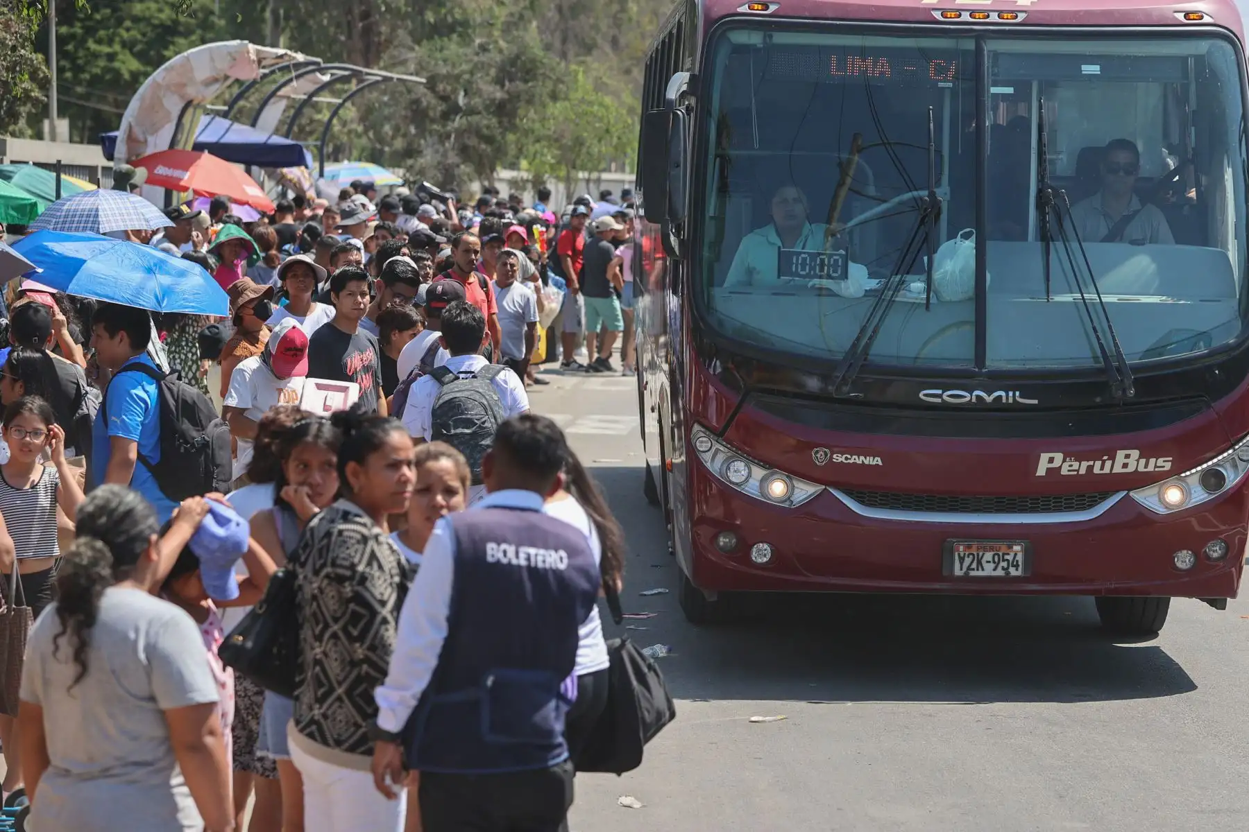 Los inspectores de la Sutran combatirán el transporte informal durante este feriado largo. ANDINA/Andrés Valle