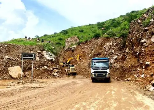Más de 30 horas de trabajo demandó restablecer el tránsito en la carretera Cajamarca-Contumazá que se encontraba bloqueada tras la caída de un huaico. ANDINA/Difusión
