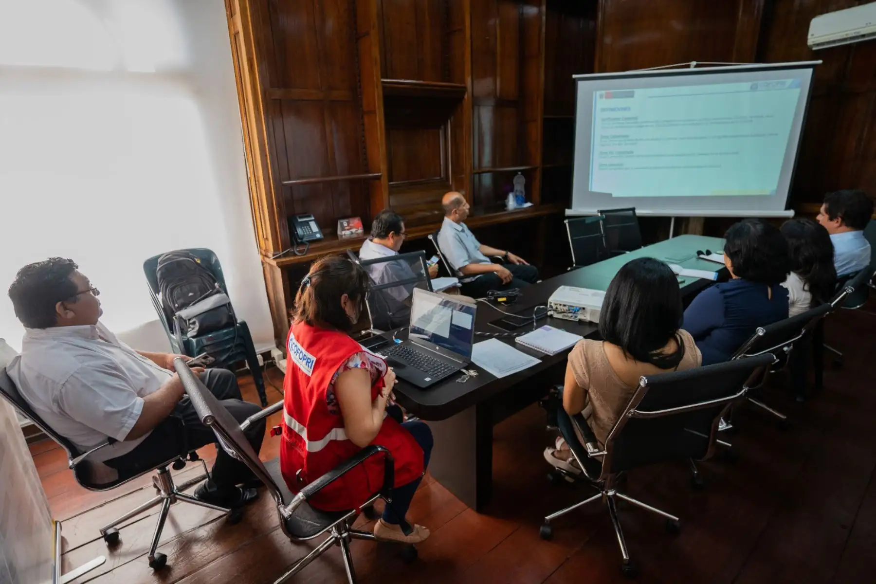 Cofopri, entidad adscrita al Ministerio de Vivienda, Construcción y Saneamiento, brindó asistencia técnica a profesionales de la Municipalidad distrital de Jesús María sobre declaración de zonas catastradas, mantenimiento catastral y uso de la Plataforma Única de Catastro Multipropósito. Foto: ANDINA Difusión