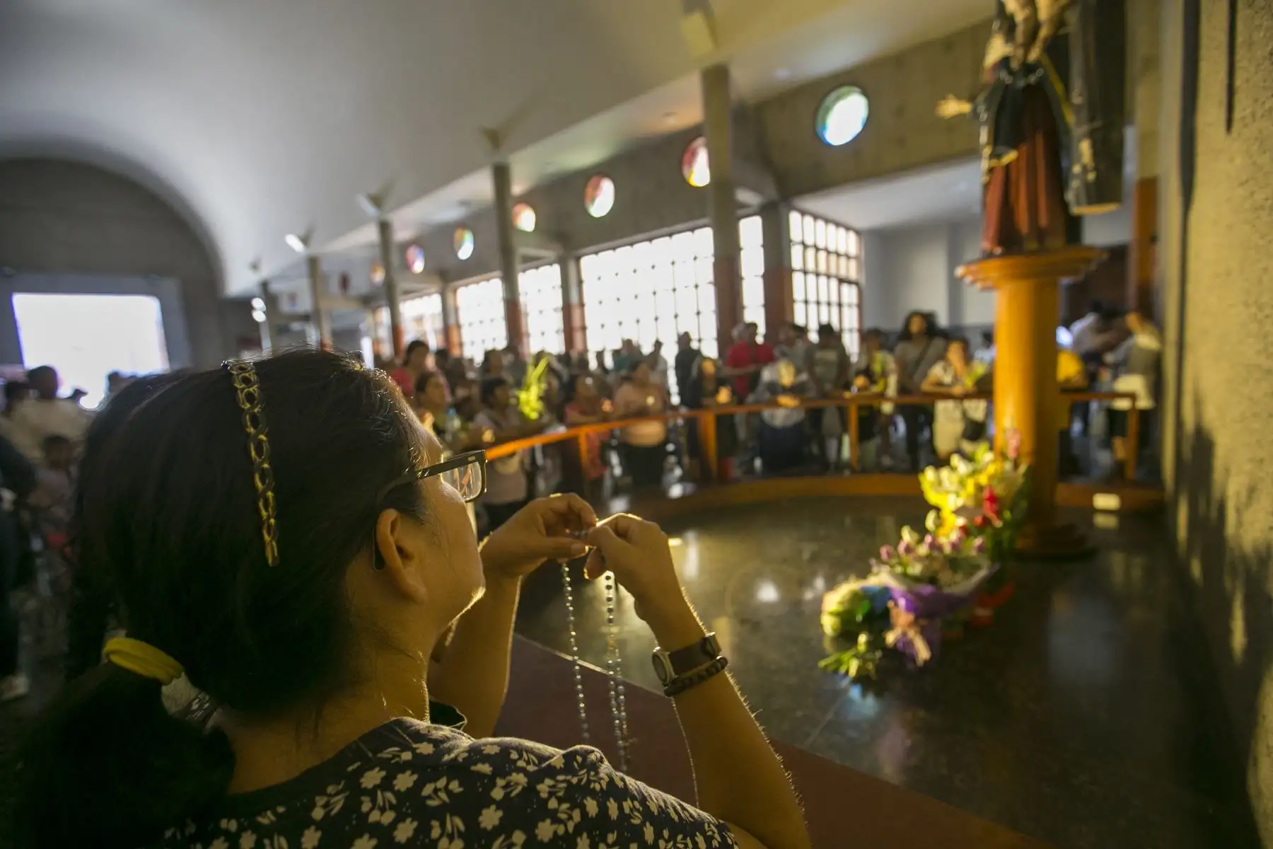 Los fieles acudieron de manera masiva a la Iglesia de las Nazarenas. Foto: ANDINA/Tatiana Gamarra