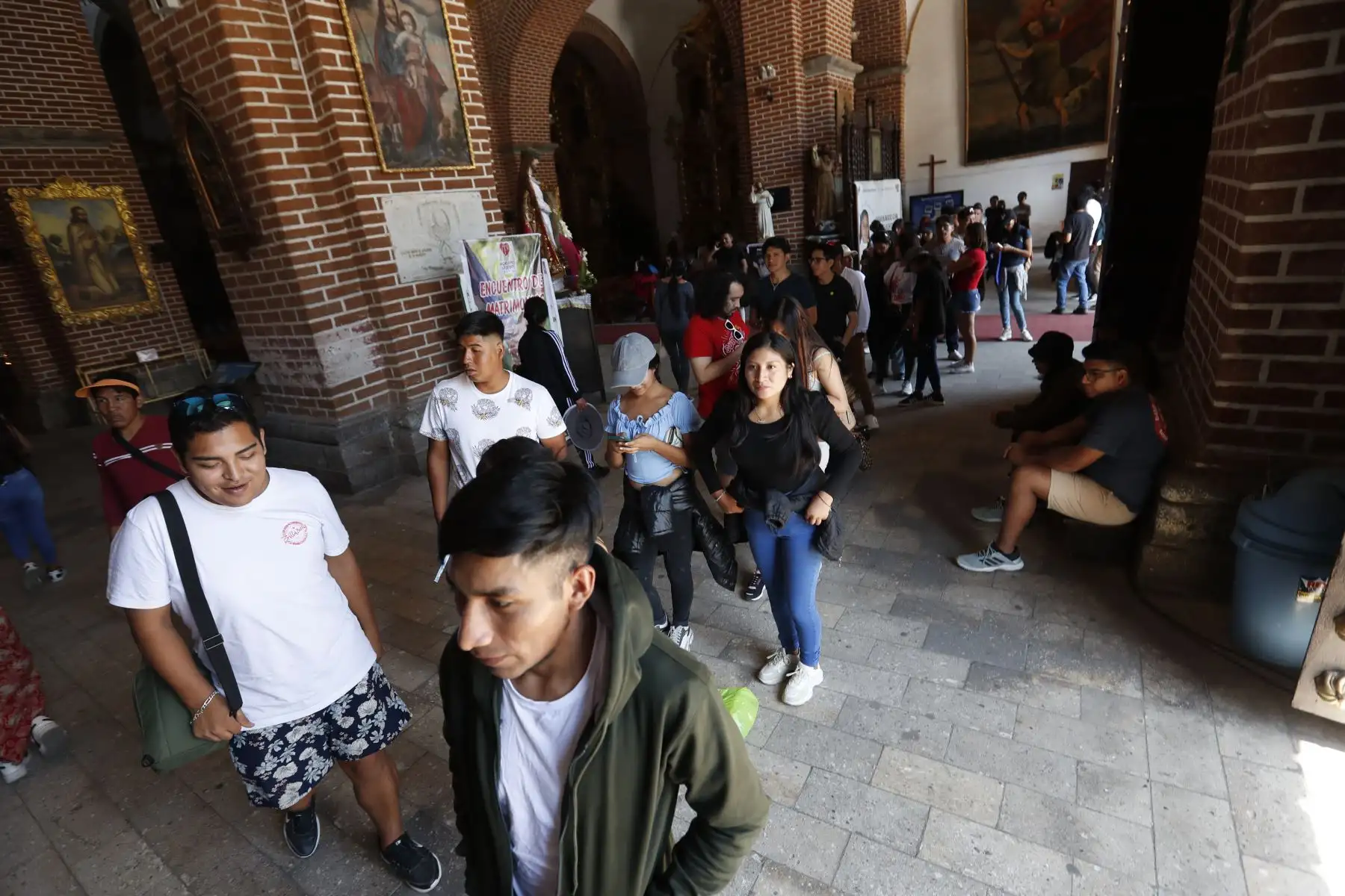 Semana Santa en Huamanga: decenas de turistas nacionales y extranjeros visitan el campanario y la parte superior de la Catedral de Ayacucho, en el marco de las celebraciones religiosas.
Foto:ANDINA/Daniel Bracamonte