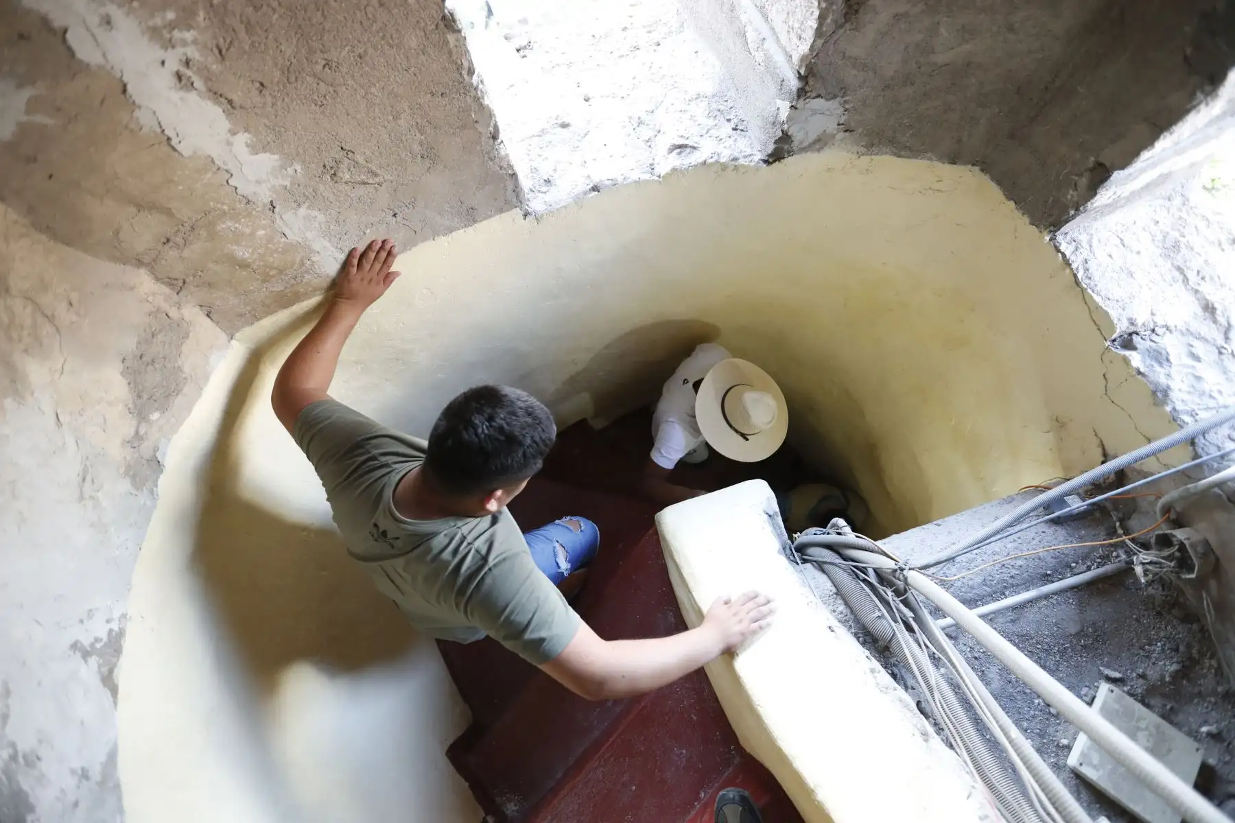 Semana Santa en Huamanga: decenas de turistas nacionales y extranjeros visitan el campanario y la parte superior de la Catedral de Ayacucho, en el marco de las celebraciones religiosas.
Foto:ANDINA/Daniel Bracamonte