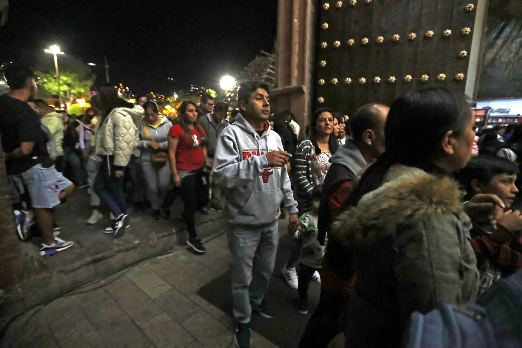 Semana Santa en Ayacucho: Miles de fieles y turistas realizan el tradicional recorrido de las 7 iglesias desde la tarde, entre ellas la Catedral de Ayacucho y las iglesias de San Agustín y Santo Domingo.
Foto: ANDINA/Daniel Bracamonte