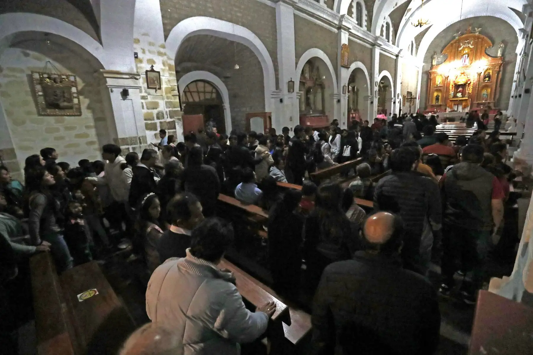 Semana Santa en Ayacucho: Miles de fieles y turistas realizan el tradicional recorrido de las 7 iglesias desde la tarde, entre ellas la Catedral de Ayacucho y las iglesias de San Agustín y Santo Domingo.
Foto: ANDINA/Daniel Bracamonte