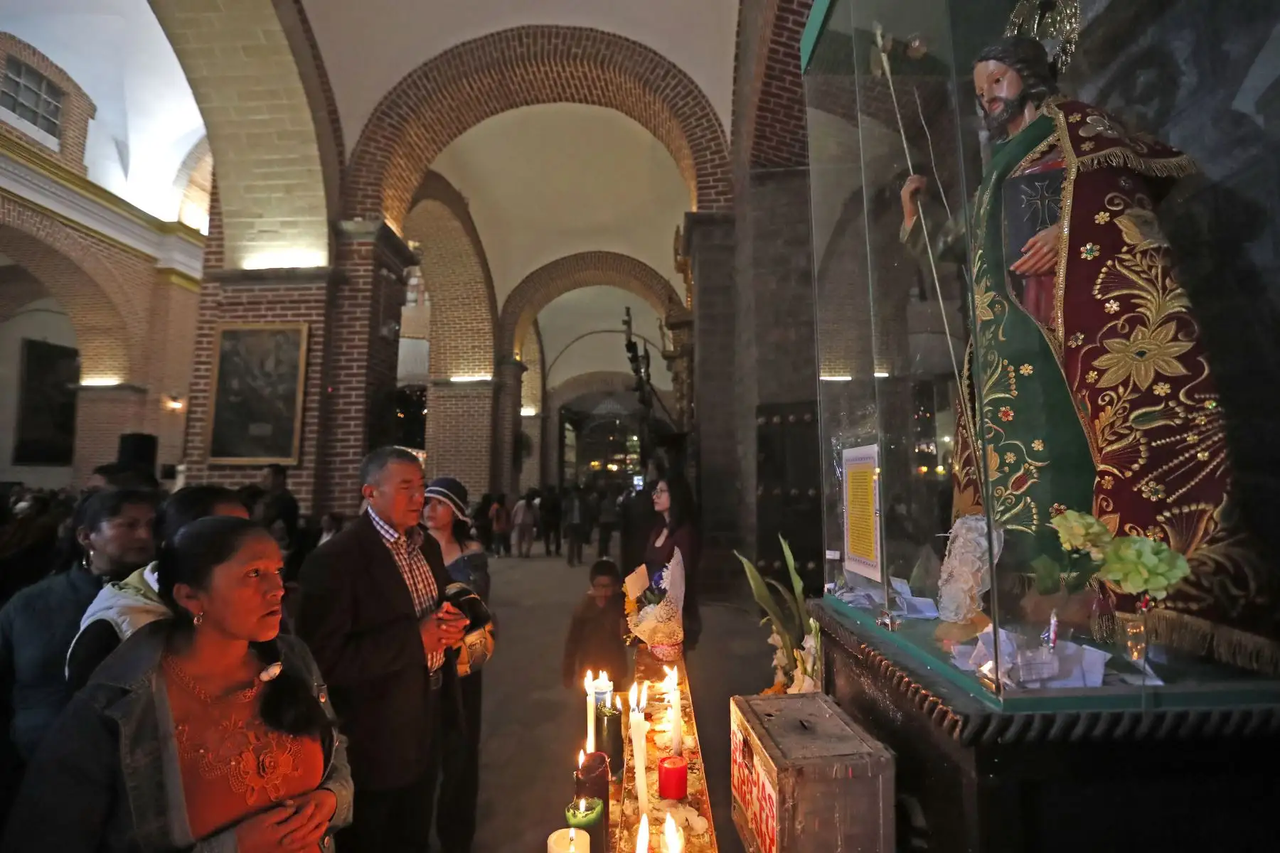 Semana Santa en Ayacucho: Miles de fieles y turistas realizan el tradicional recorrido de las 7 iglesias desde la tarde, entre ellas la Catedral de Ayacucho y las iglesias de San Agustín y Santo Domingo.
Foto: ANDINA/Daniel Bracamonte