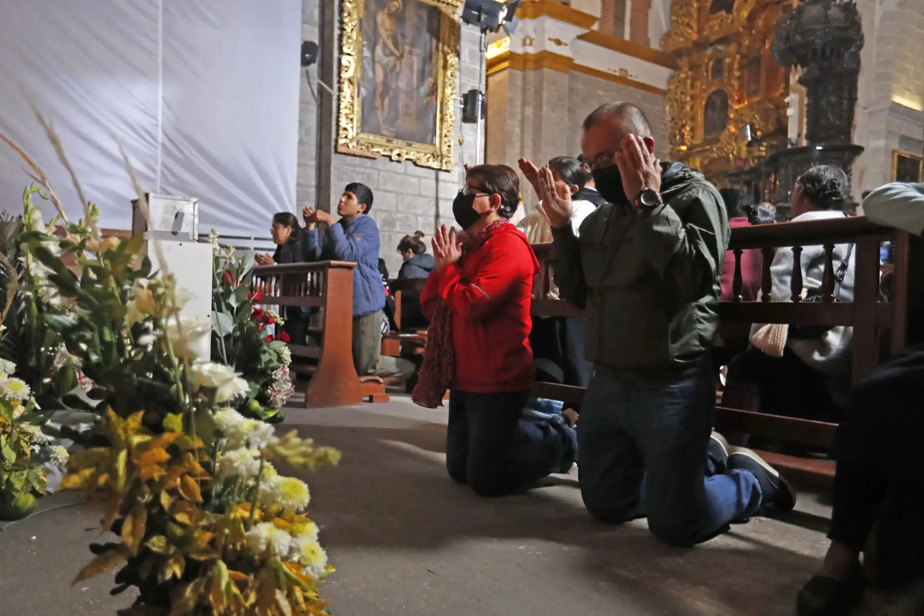 Semana Santa en Ayacucho: Miles de fieles y turistas realizan el tradicional recorrido de las 7 iglesias desde la tarde, entre ellas la Catedral de Ayacucho y las iglesias de San Agustín y Santo Domingo.
Foto: ANDINA/Daniel Bracamonte