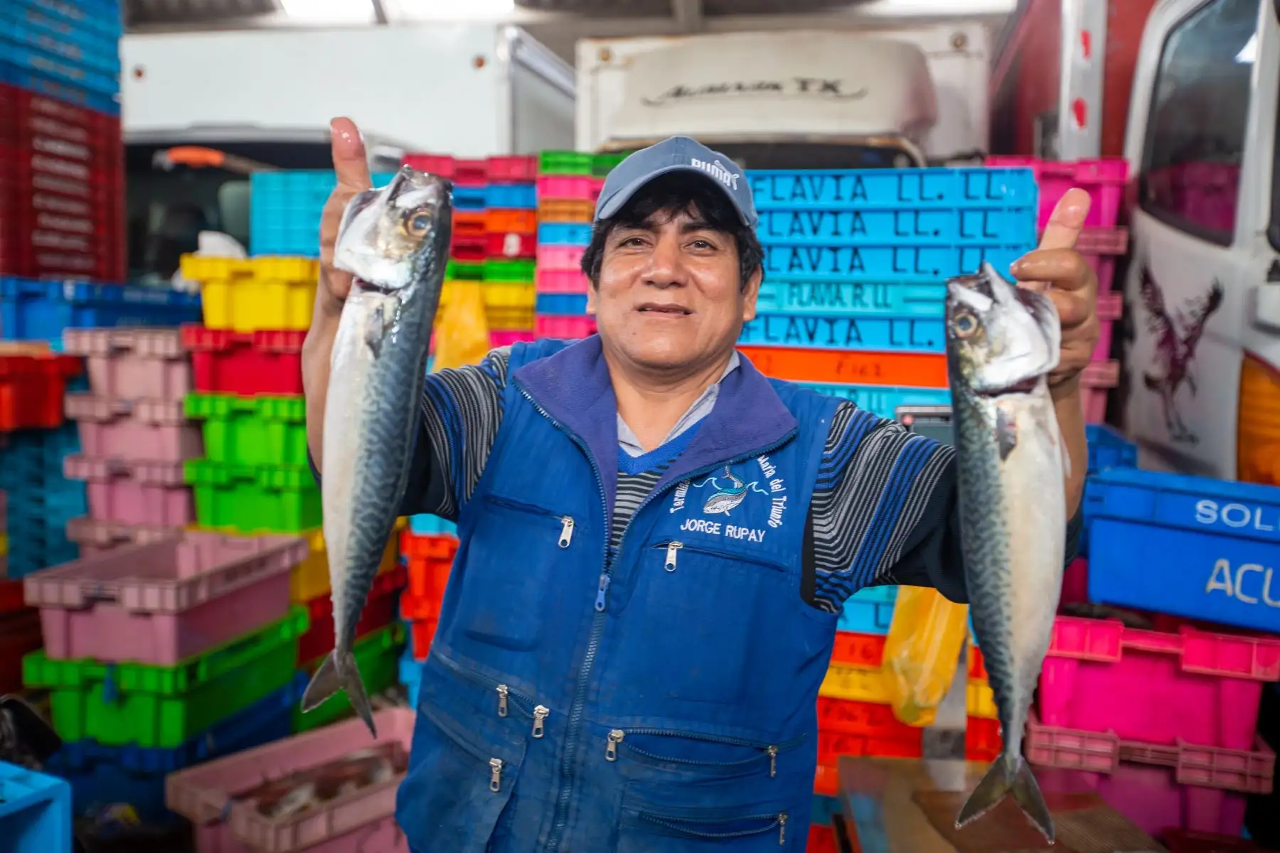 El terminal pesquero de Villa María del Triunfo registra una de las fechas con mayor afluencia del año, debido al consumo masivo de pescados y mariscos por Semana Santa. Cientos de personas llegaron hasta sus instalaciones para adquirir productos marinos frescos y a precios económicos.
Foto: ANDINA/Tatiana Gamarra