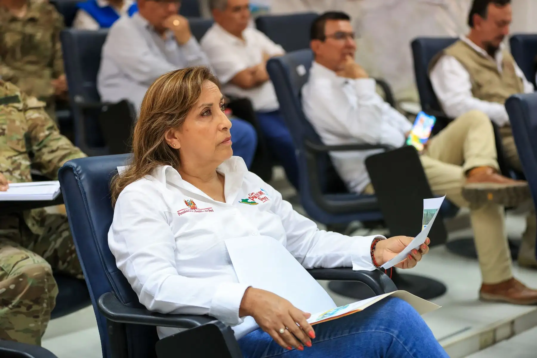 Presidenta de la República, Dina Boluarte, participa de reunión informativa sobre las medidas tomadas ante las intensas lluvias que se registran en el norte del país. La mandataria viajó a la región de Piura para supervisar los trabajos que viene realizando el Ejecutivo para mitigar los daños y las consecuencias por las lluvias que afectan el norte del país.
Foto: ANDINA/Presidencia Perú