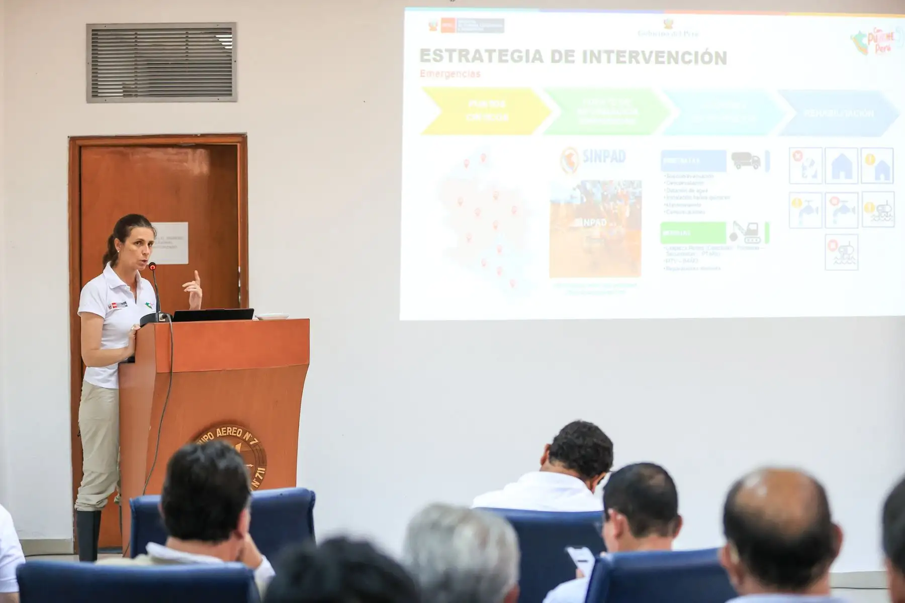 Presidenta de la República, Dina Boluarte, participa de reunión informativa sobre las medidas tomadas ante las intensas lluvias que se registran en el norte del país. La mandataria viajó a la región de Piura para supervisar los trabajos que viene realizando el Ejecutivo para mitigar los daños y las consecuencias por las lluvias que afectan el norte del país.
Foto: ANDINA/Presidencia Perú