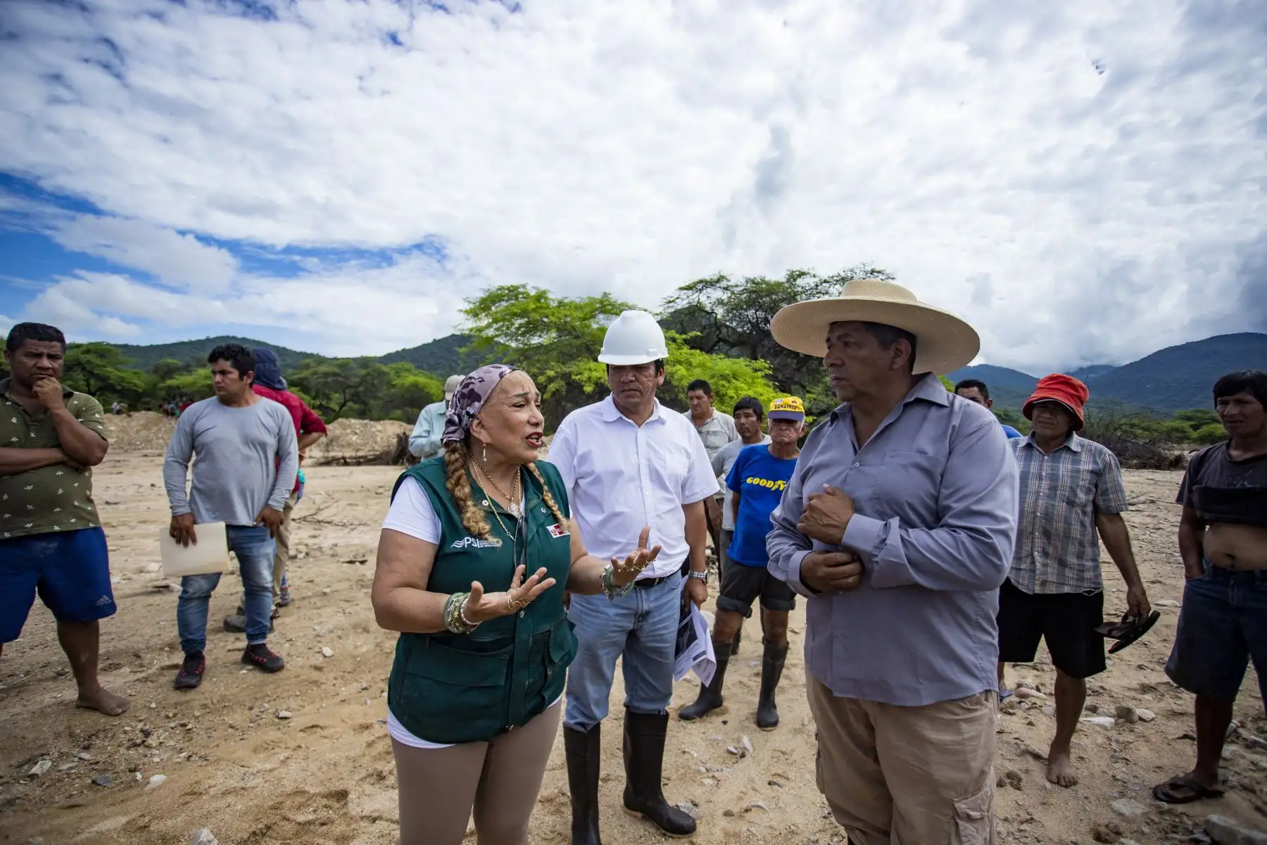 El ministerio de Desarrollo Agrario y Riego, inicia los trabajos de limpieza y descolmatación de la quebrada Balcones y la conformación de un dique con material propio en la margen izquierda de la quebrada ubicada en el distrito de Chulucanas, provincia de Morropón.
Foto: ANDINA/MIDAGRI