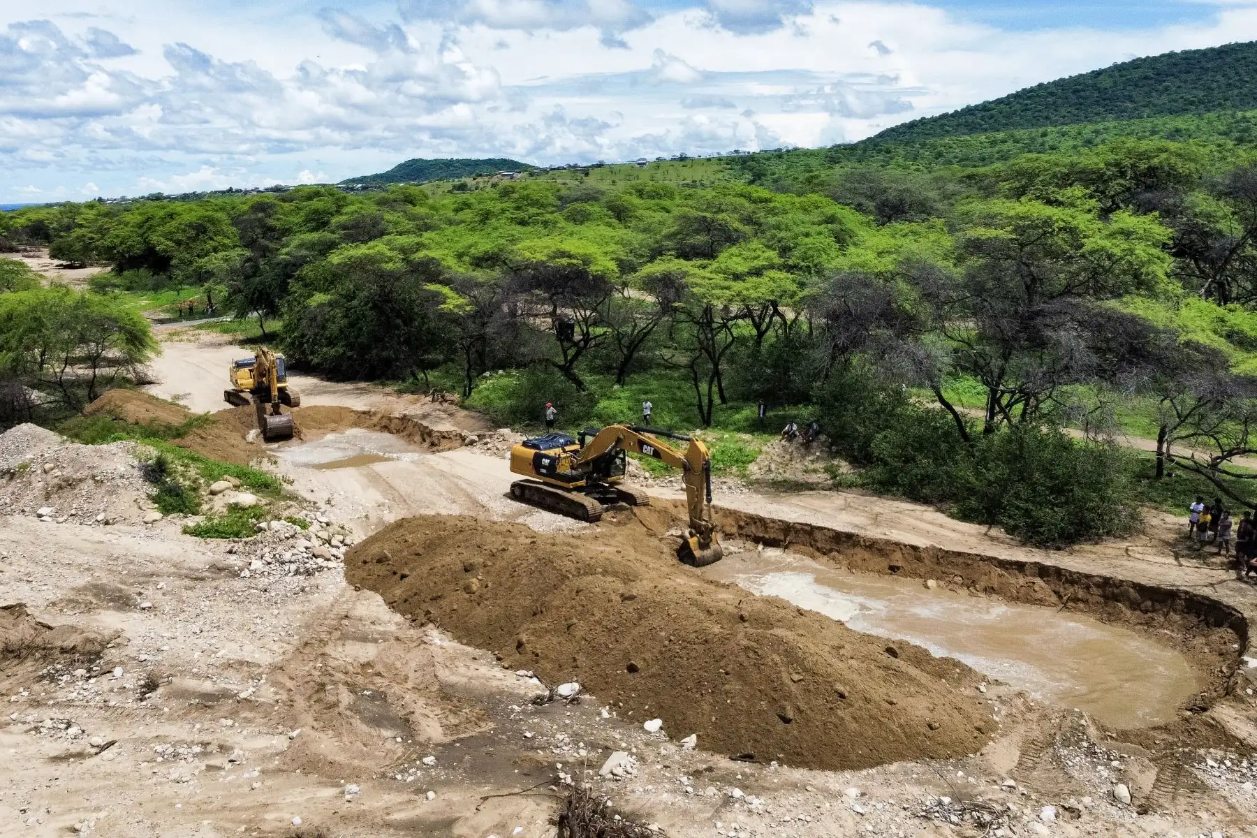 El ministerio de Desarrollo Agrario y Riego, inicia los trabajos de limpieza y descolmatación de la quebrada Balcones y la conformación de un dique con material propio en la margen izquierda de la quebrada ubicada en el distrito de Chulucanas, provincia de Morropón.
Foto: ANDINA/MIDAGRI