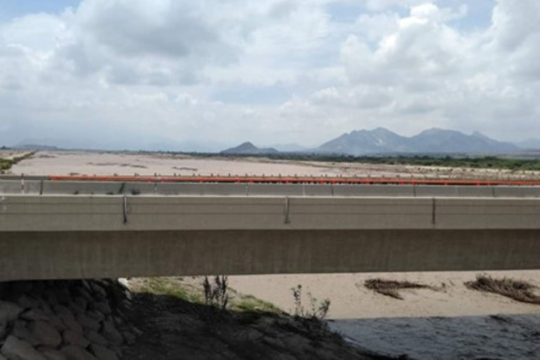 El río Chicama alcanzó un caudal máximo de 442.28 m3/s a las 06:00 horas de hoy en la estación Salinar, región La Libertad.