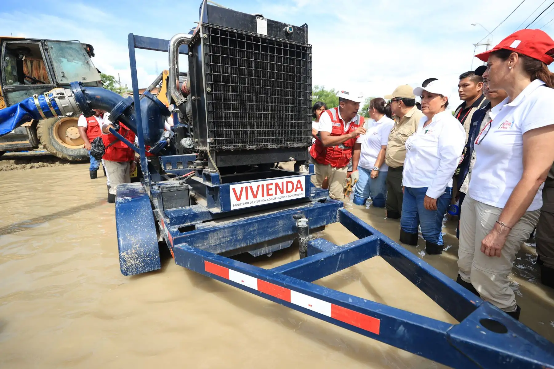 Presidenta de la república, Dina Boluarte, inspeccionó trabajos de drenaje en cuencas ciegas de la ciudad de Piura. Foto:ANDINA/Presidencia