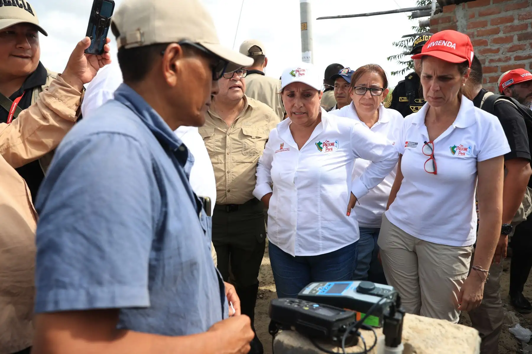 Presidenta de la república, Dina Boluarte, inspeccionó trabajos de drenaje en cuencas ciegas de la ciudad de Piura. Foto:ANDINA/Presidencia