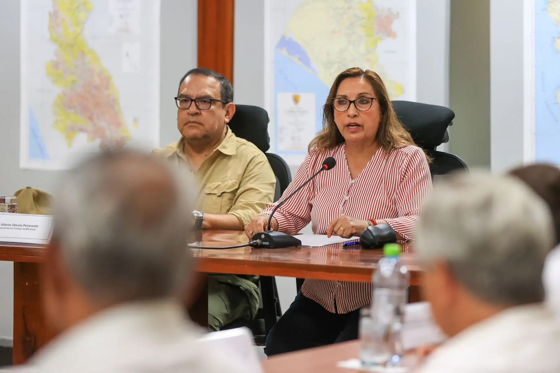 Presidenta de la República, Dina Bolauarte, ofreció declaraciones en el Centro de Emergencia Sectorial. Foto:ANDINA/Presidencia