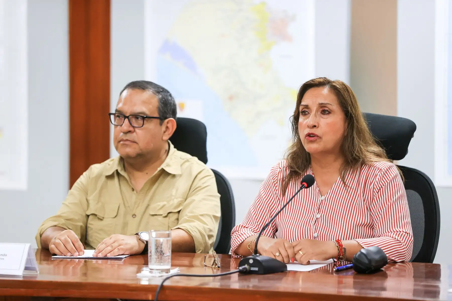 Presidenta de la República, Dina Bolauarte, ofreció declaraciones en el Centro de Emergencia Sectorial. Foto:ANDINA/Presidencia