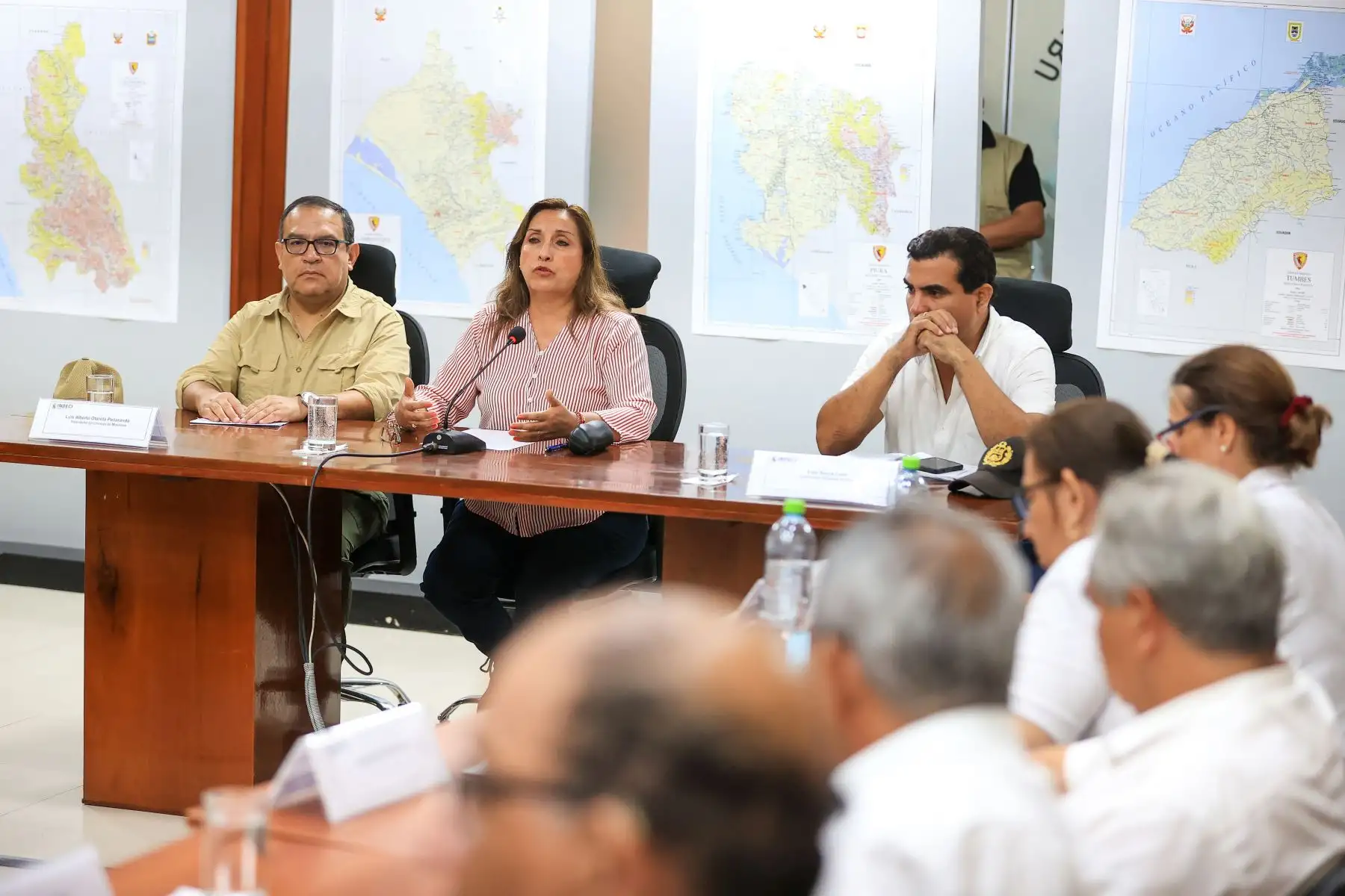 Presidenta de la República, Dina Bolauarte, ofreció declaraciones en el Centro de Emergencia Sectorial. Foto:ANDINA/Presidencia
