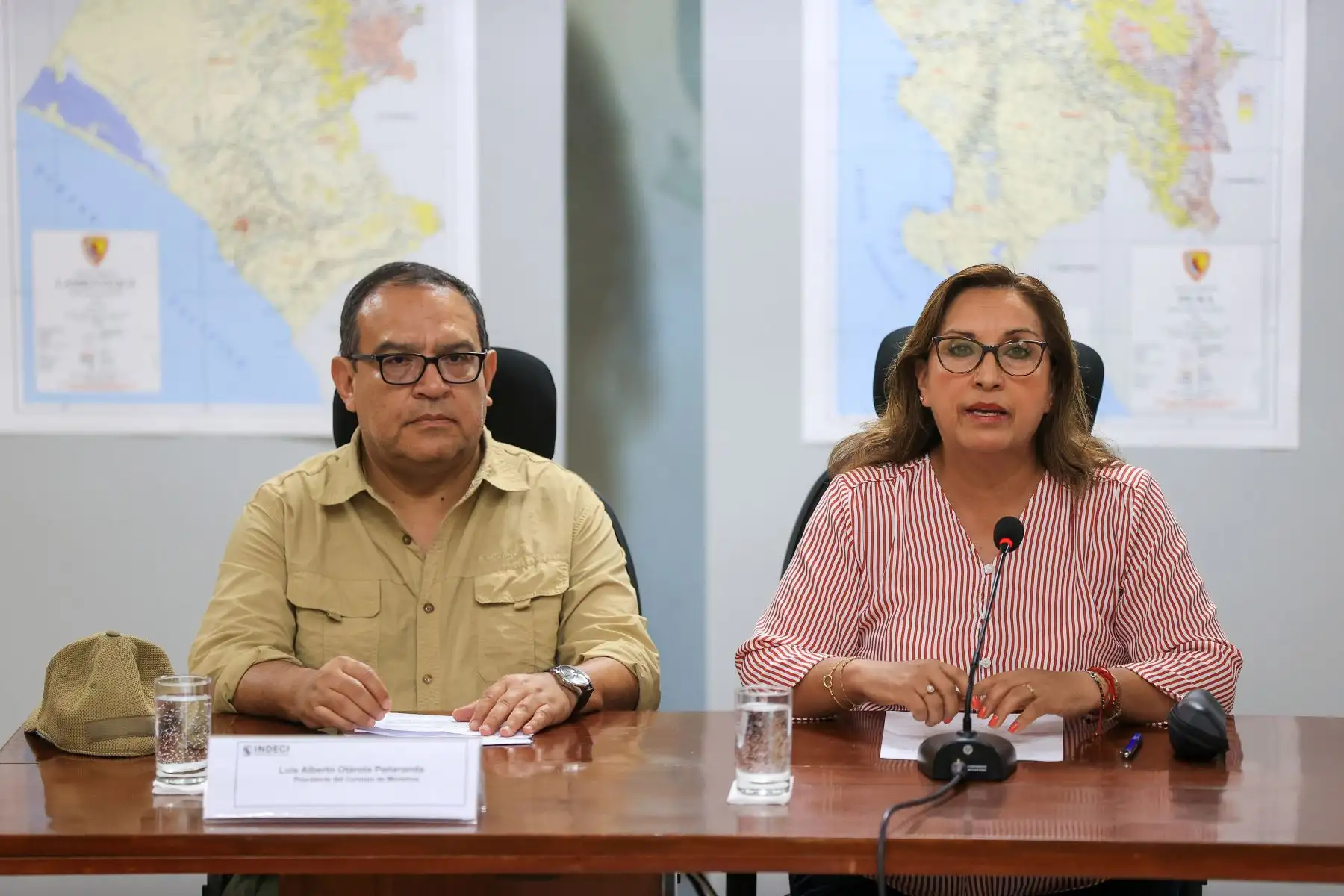 Presidenta de la República, Dina Bolauarte, ofreció declaraciones en el Centro de Emergencia Sectorial. Foto:ANDINA/Presidencia
