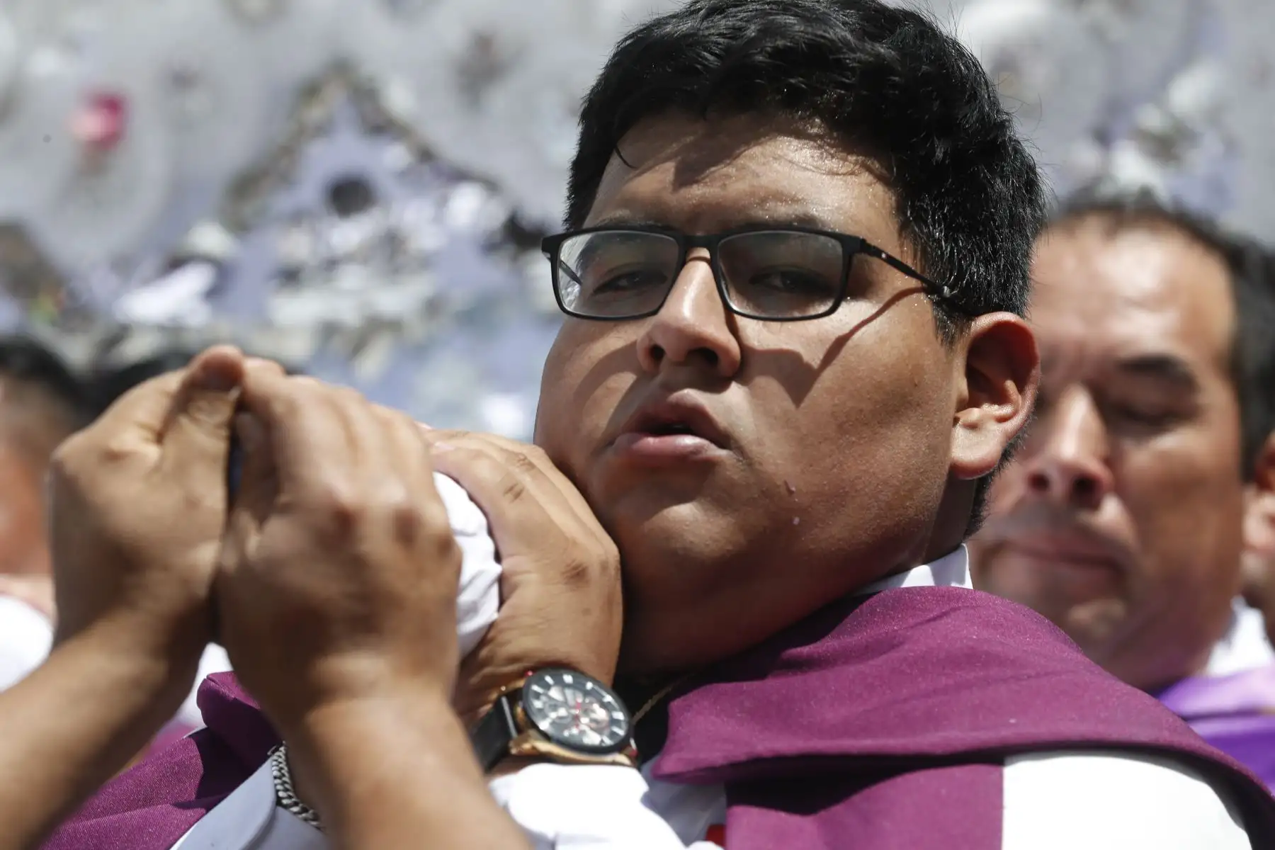 Semana Santa en Huamanga: después de 200 años, la imagen del Cristo Crucificado salió de procesión por la Plaza de Armas de Ayacucho, con dirección a la Catedral. Fieles y turistas acompañaron el acto religioso durante el día.
Foto: ANDINA/Daniel Bracamonte