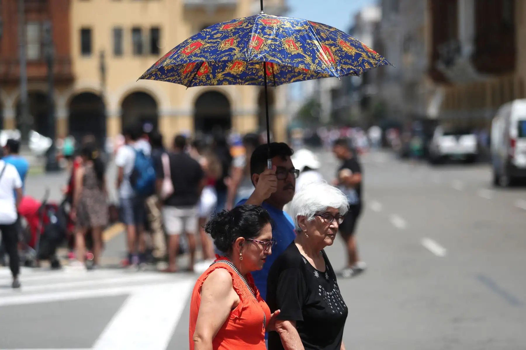 Senamhi informa que desde el día de hoy, Sábado 08 de abril  hasta el martes 11 se presentará el incremento de la temperatura en la costa. Además se esperan altos niveles de radiación ultravioleta sobretodo al mediodía. La sensación de bochorno y las altas temperaturas nocturnas continuarán. 
Foto: ANDINA/Ricardo Cuba