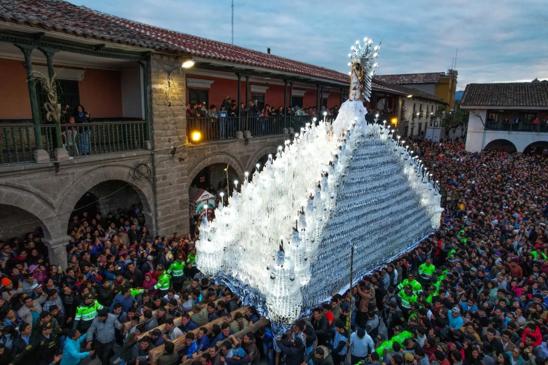 Ayacucho es uno de los destinos a visitar en marzo. Su imponente celebración de la Semana Santa es un motivo suficiente para viajar a esta ciudad. ANDINA/Daniel Bracamonte